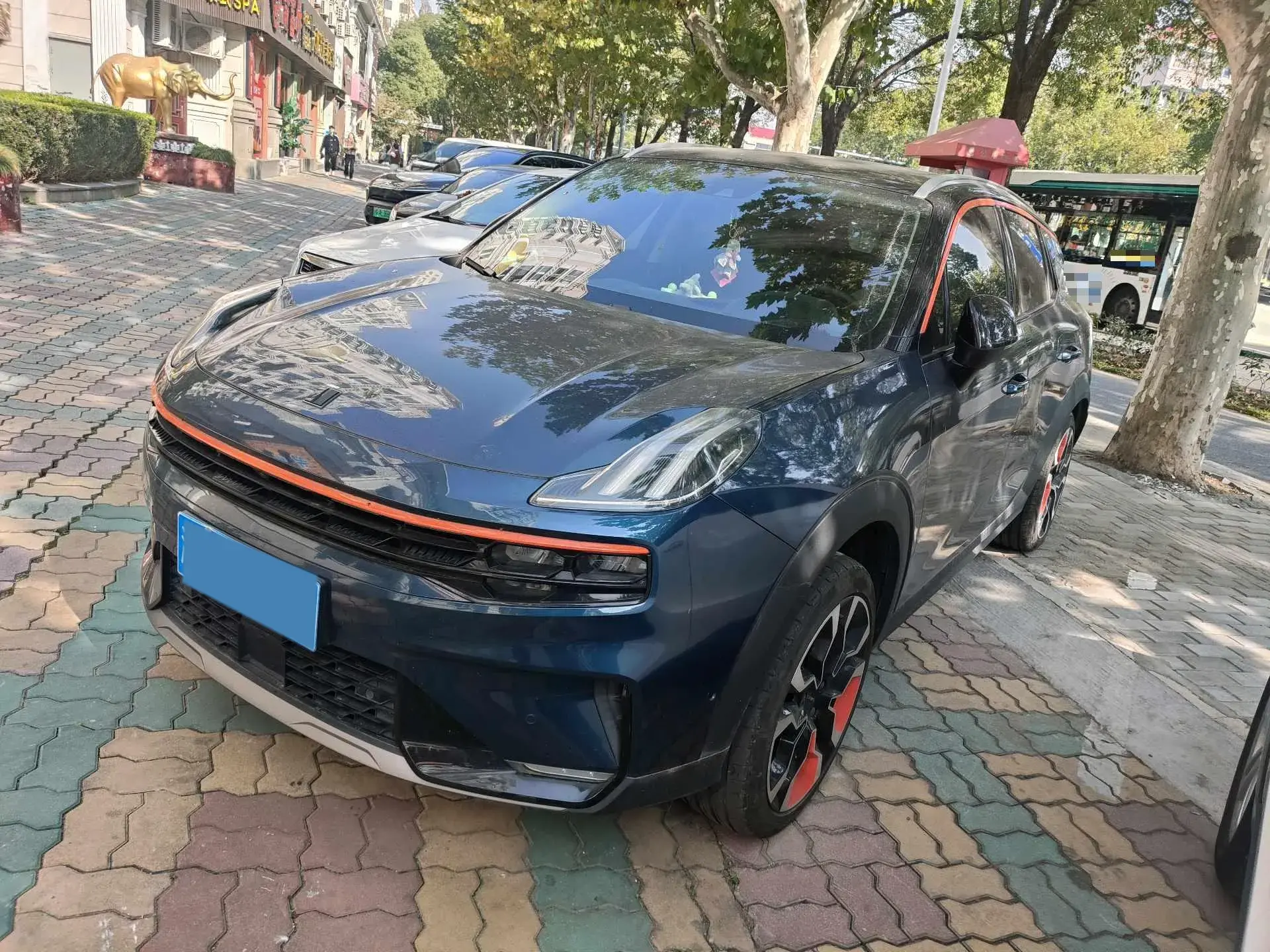 2020 LYNK&CO 06 view 1