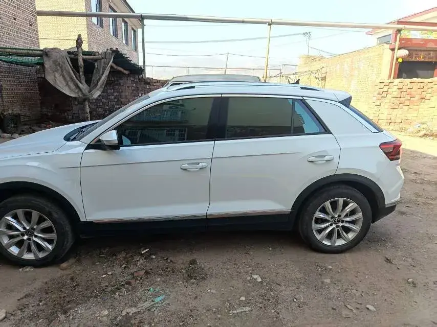 2022 VOLKSWAGEN T-ROC thumbnail 3