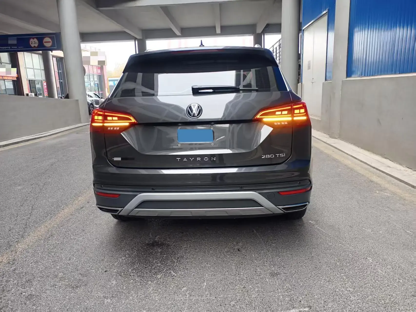 2022 VOLKSWAGEN TAYRON thumbnail 4