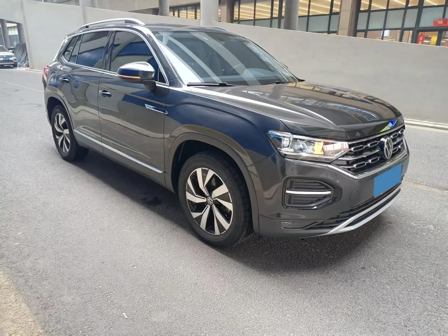 2022 VOLKSWAGEN TAYRON thumbnail 3