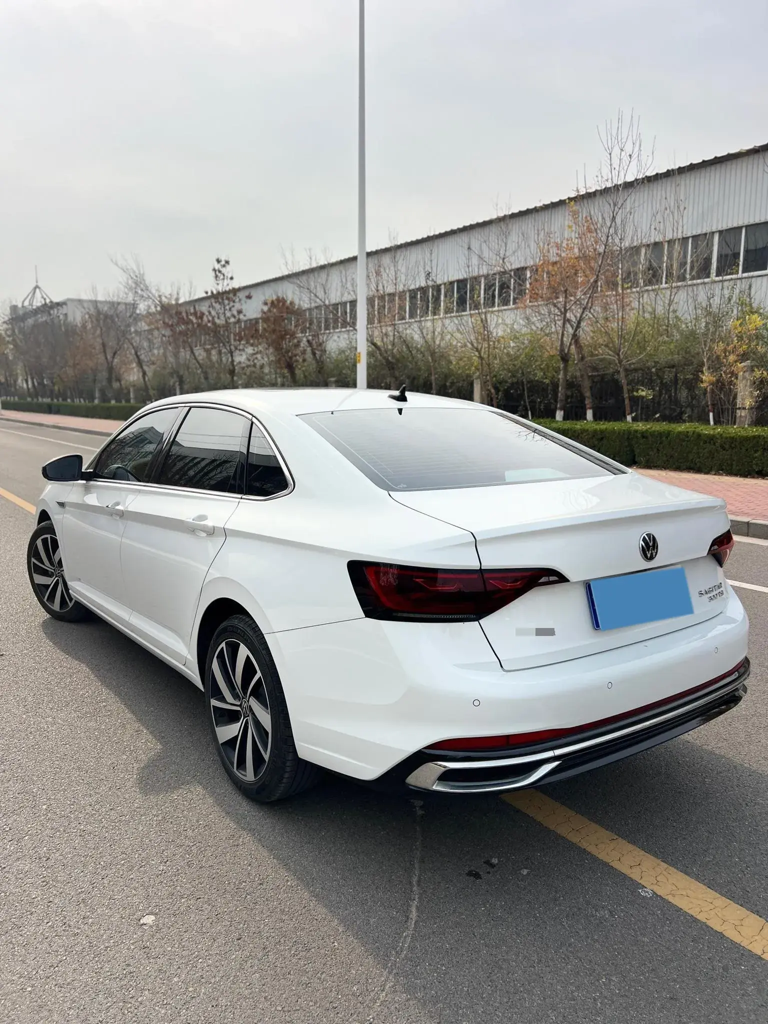 2023 VOLKSWAGEN SAGITAR thumbnail 4