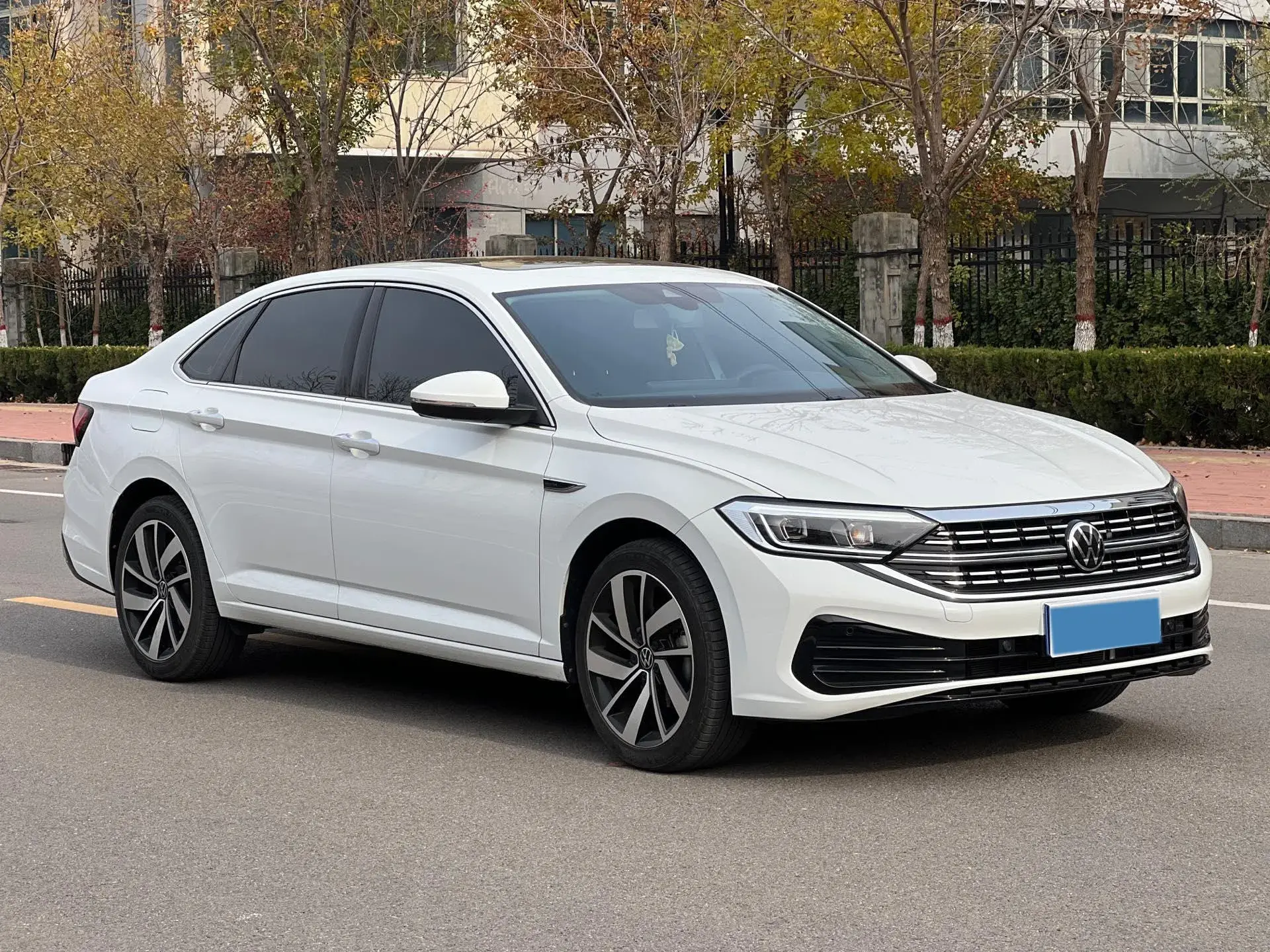 2023 VOLKSWAGEN SAGITAR thumbnail 3