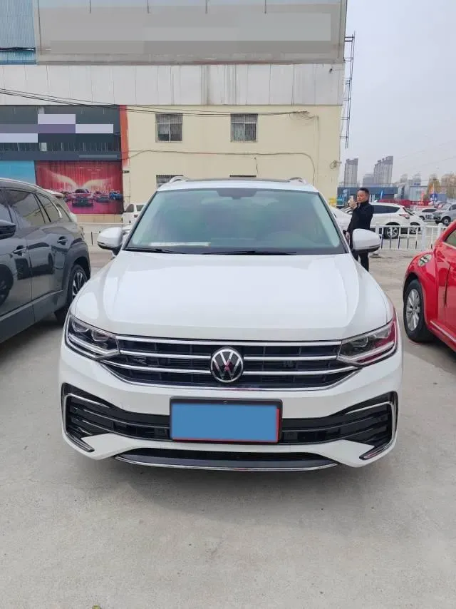 2024 Volkswagen Tiguan L 2.0T 186HP L4 7DCT,autocango,china used car exporter,china ev exporter,chinese used car exporter,chinese used ev exporter