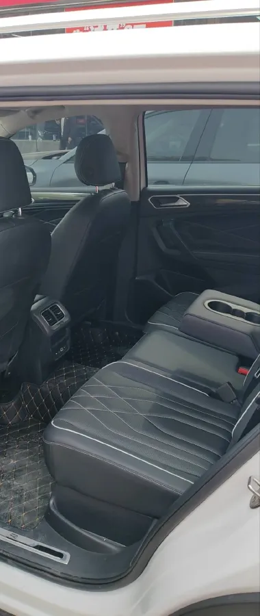 2024 Volkswagen Tiguan L 2.0T 186HP L4 7DCT,autocango,china used car exporter,china ev exporter,chinese used car exporter,chinese used ev exporter