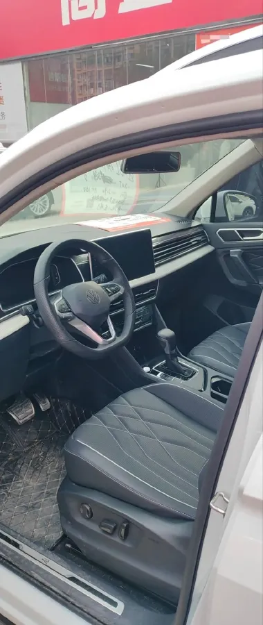 2024 Volkswagen Tiguan L 2.0T 186HP L4 7DCT,autocango,china used car exporter,china ev exporter,chinese used car exporter,chinese used ev exporter