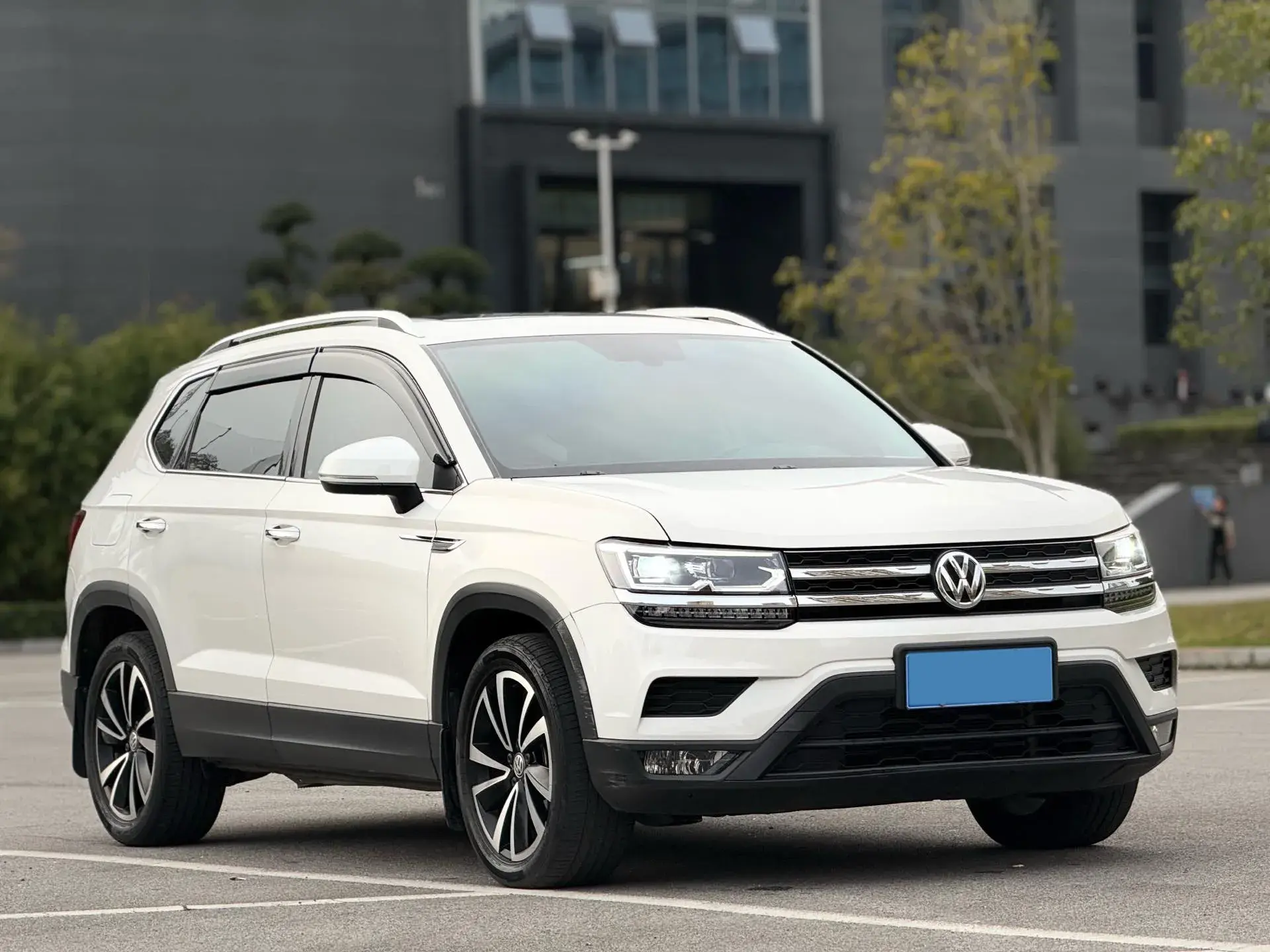 2019 VOLKSWAGEN THARU thumbnail 3