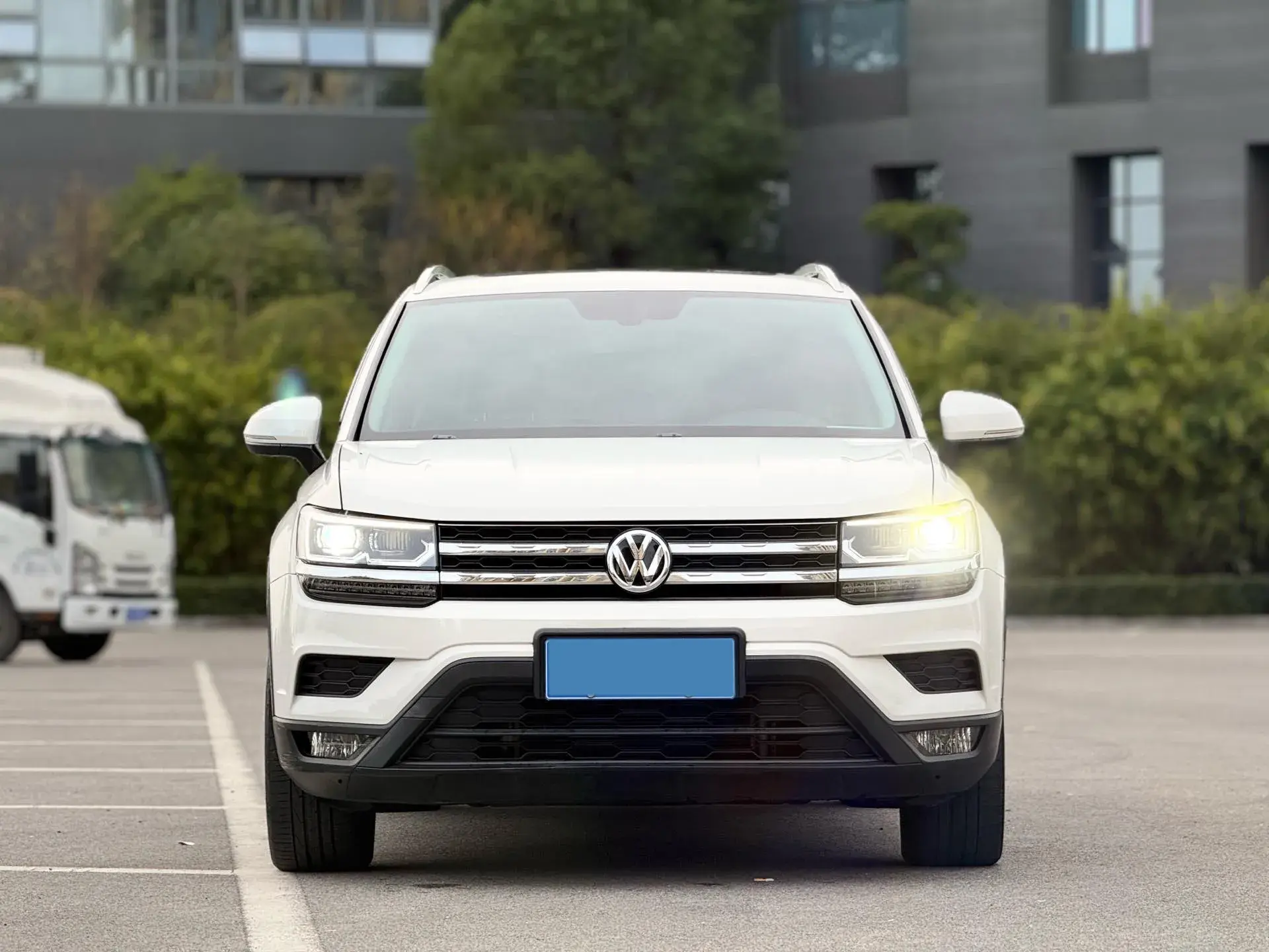 2019 VOLKSWAGEN THARU thumbnail 2