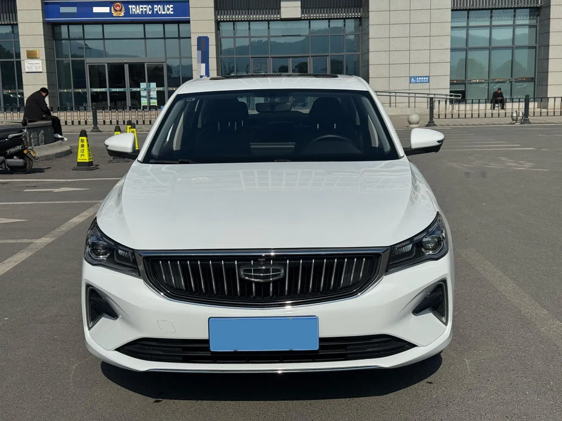 2022 GEELY EMGRAND thumbnail 3