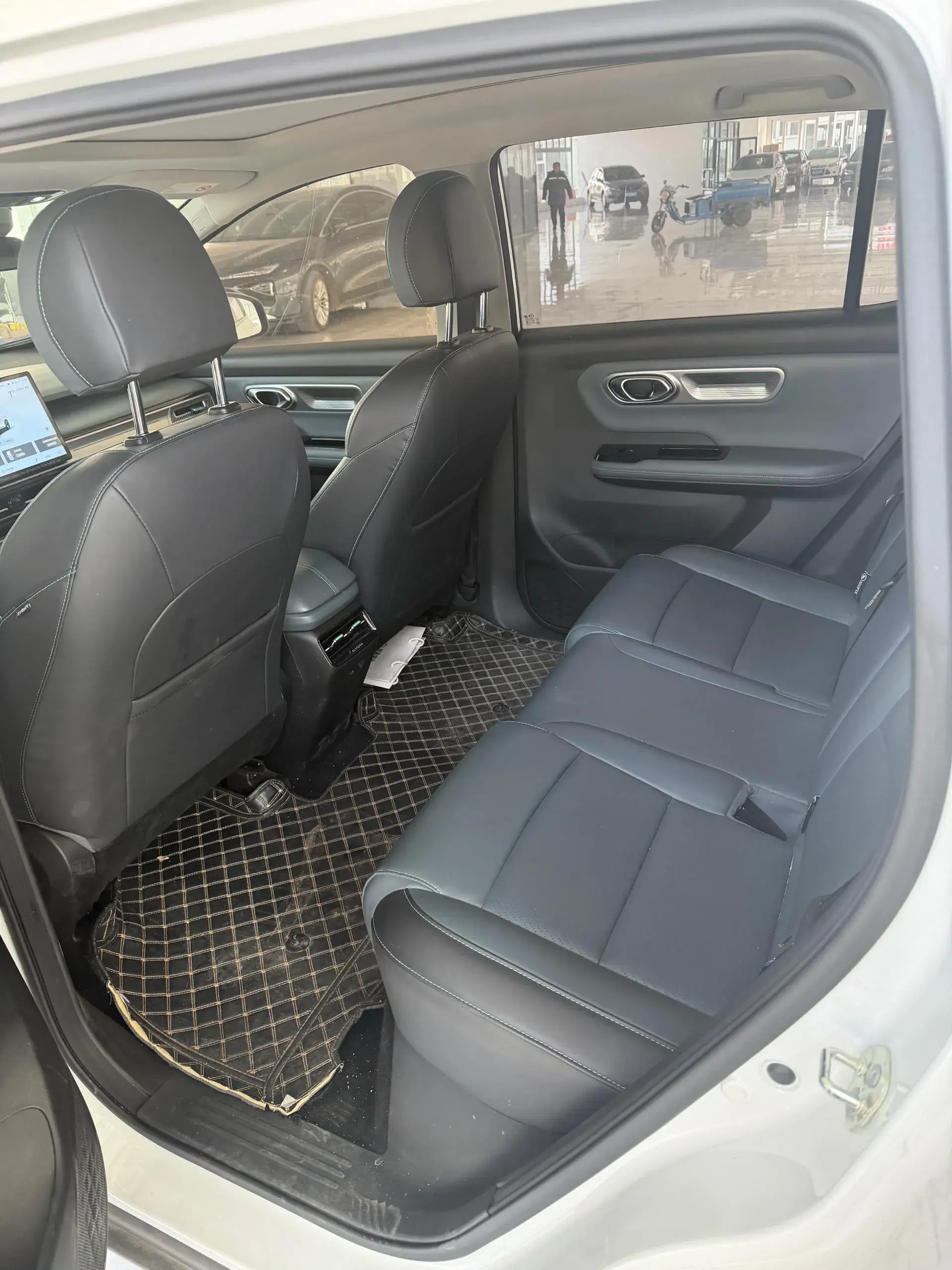 2023 AION Y thumbnail 4