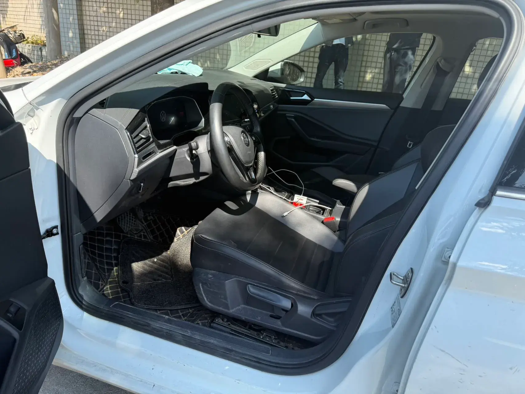 2021 VOLKSWAGEN SAGITAR thumbnail 4