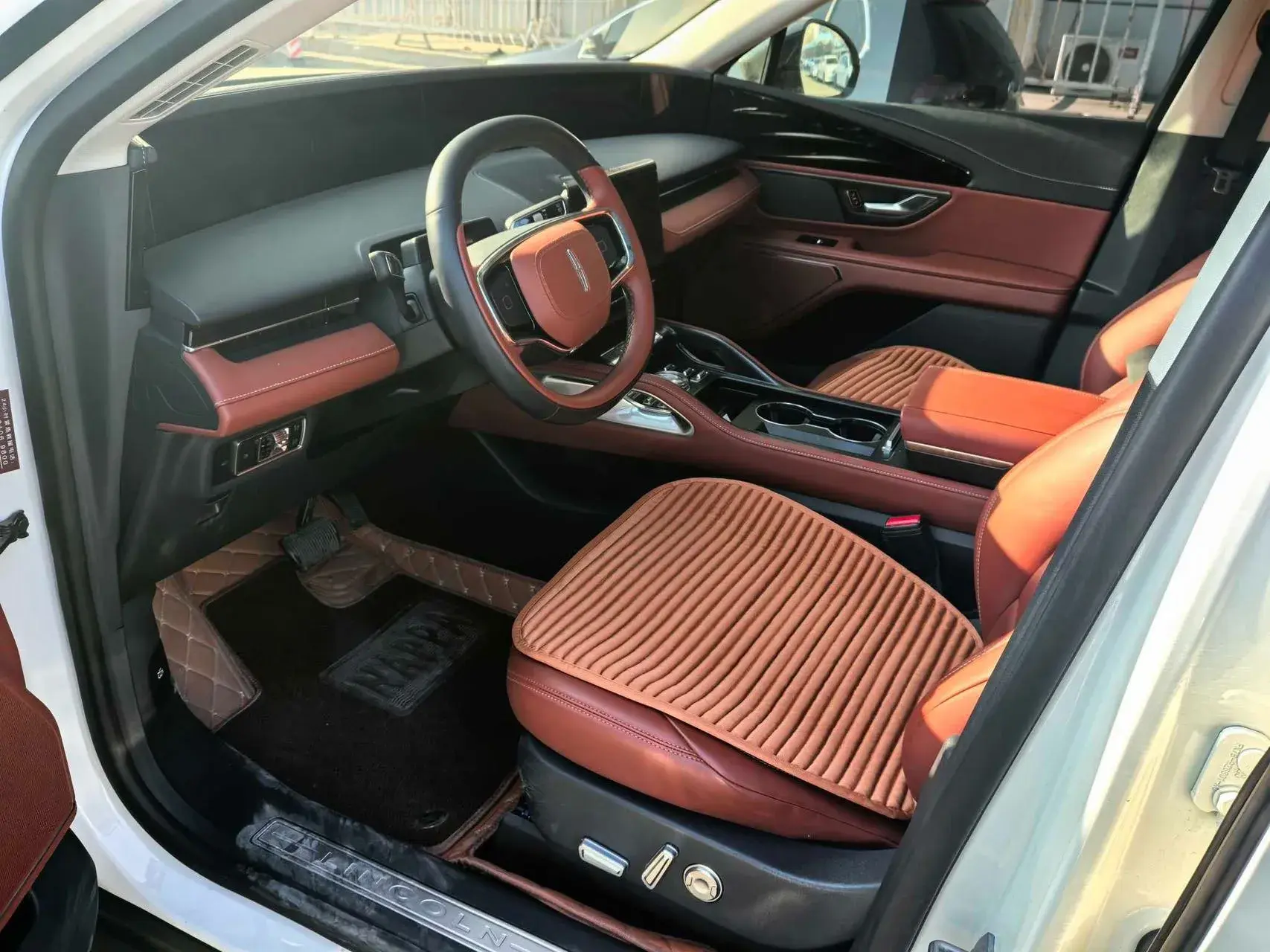 2023 LINCOLN NAUTILUS view 1