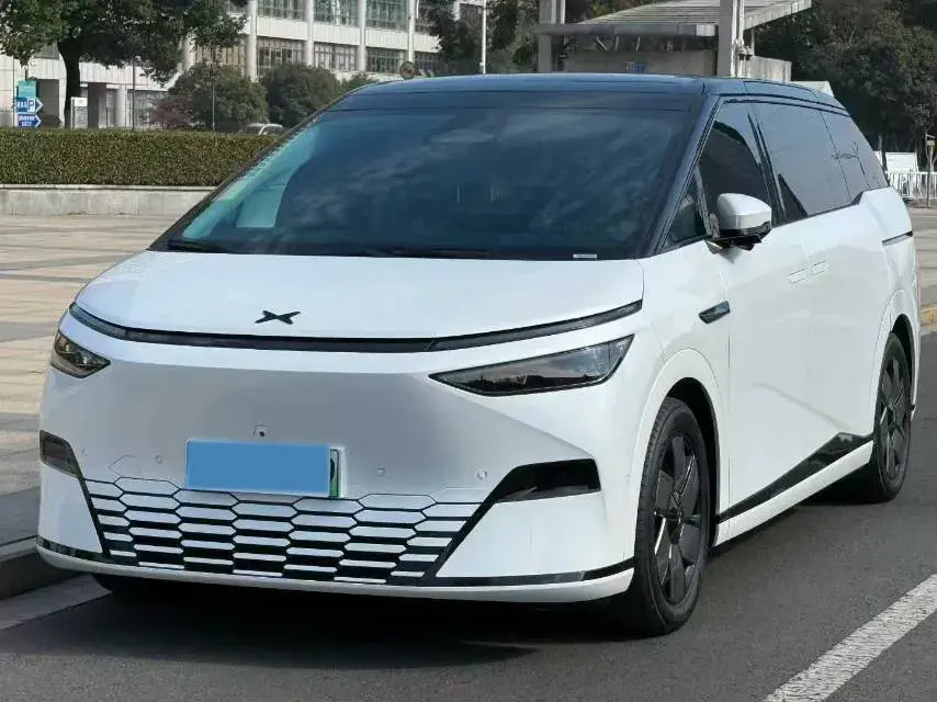 2024 XPENG X9 view 1