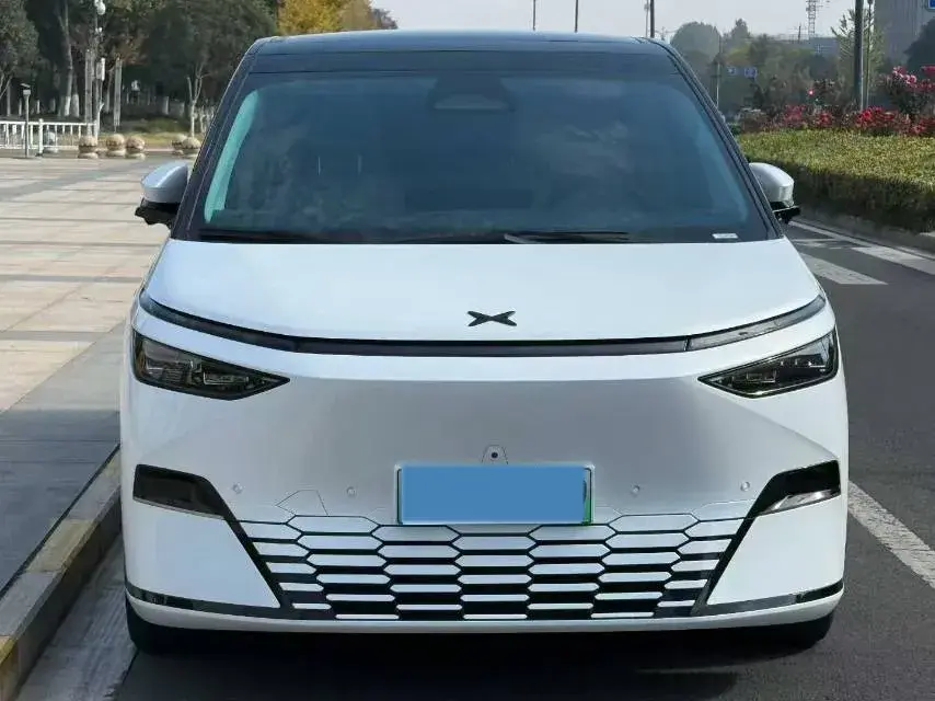 2024 XPENG X9 thumbnail 2