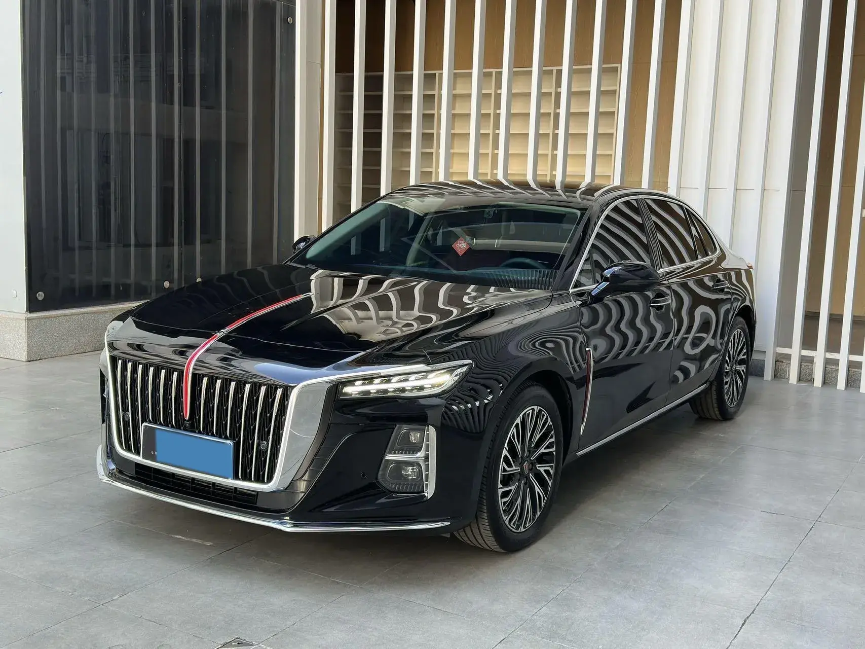 2024 HONGQI H5 view 1