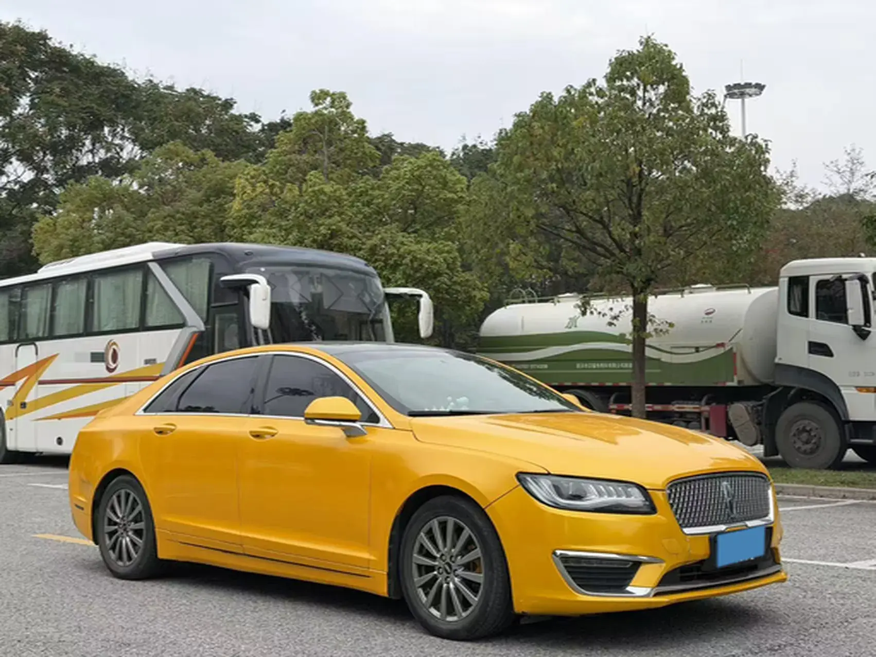 2019 LINCOLN MKZ thumbnail 3