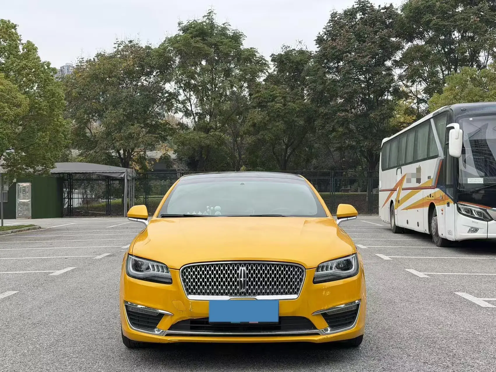 2019 LINCOLN MKZ thumbnail 2