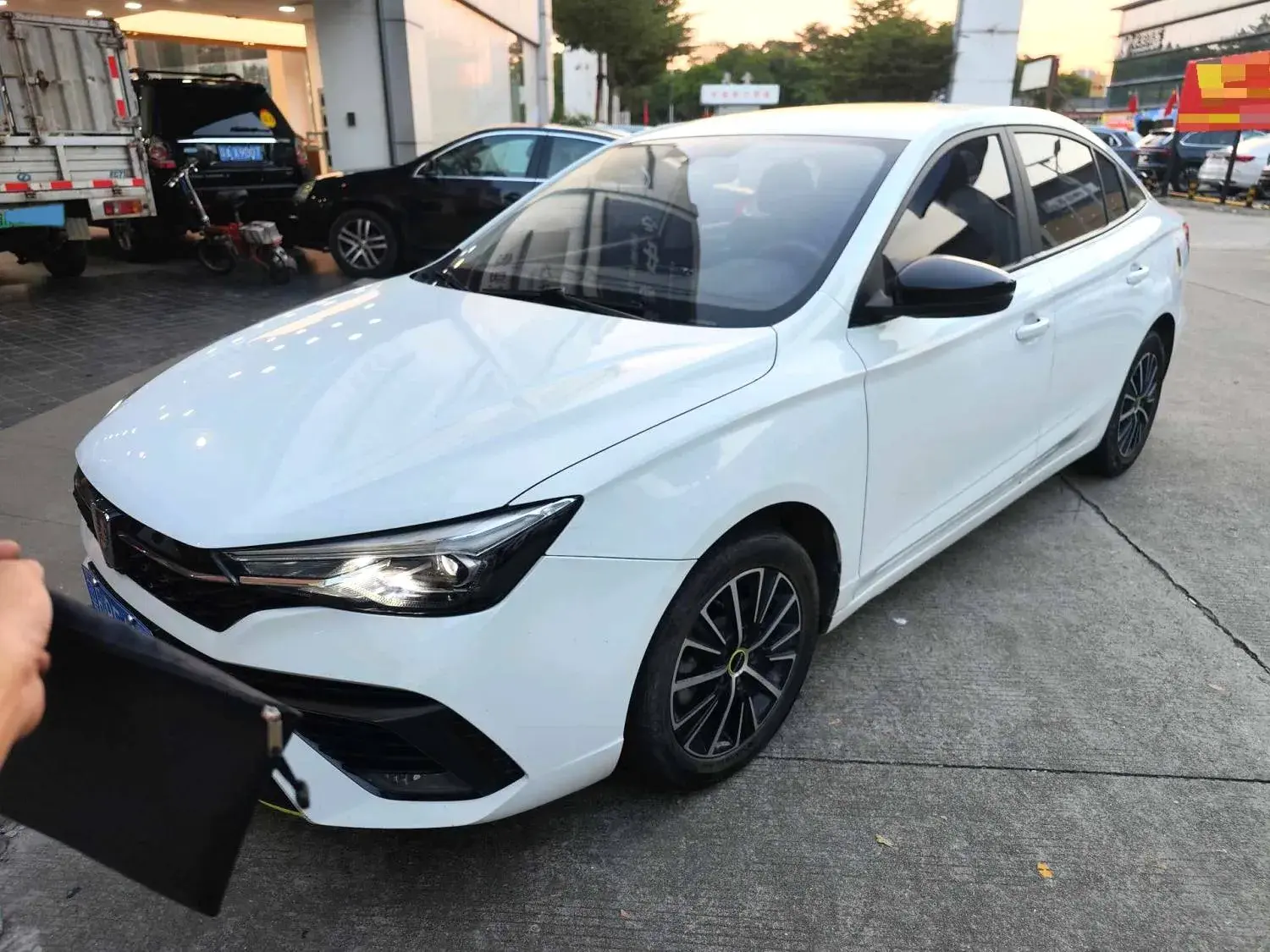 2021 ROEWE I5 view 1