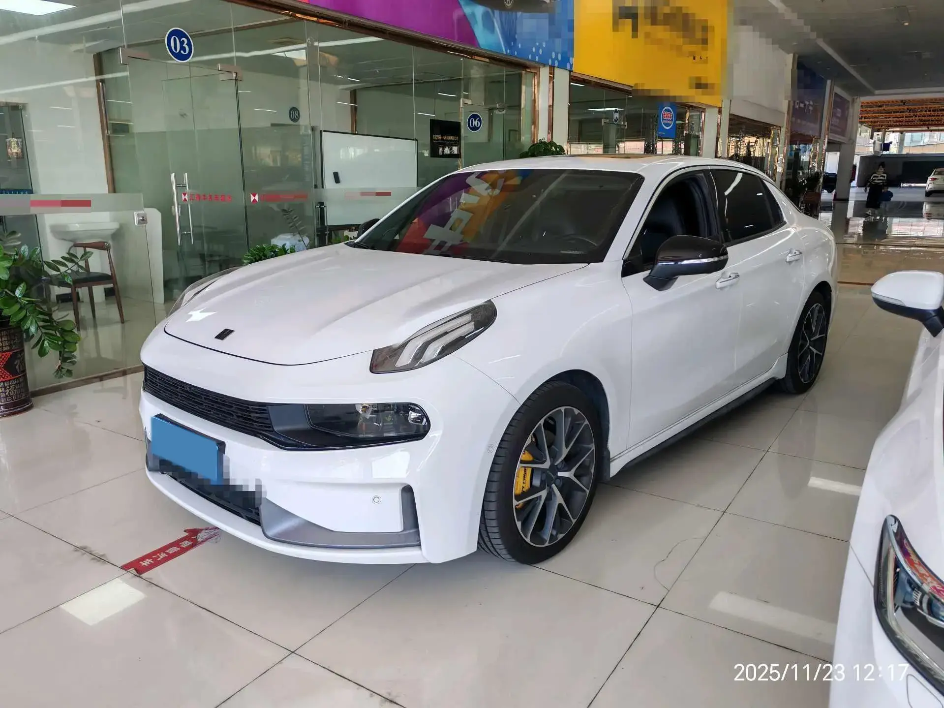 2018 LYNK&CO 03 view 1