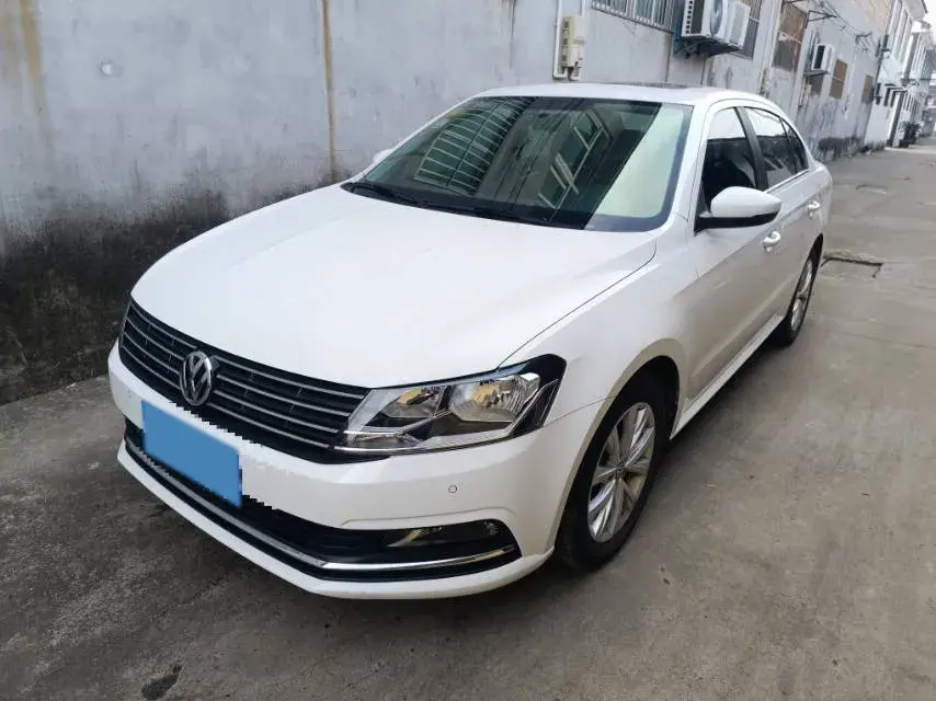 2017 VOLKSWAGEN LAVIDA view 1