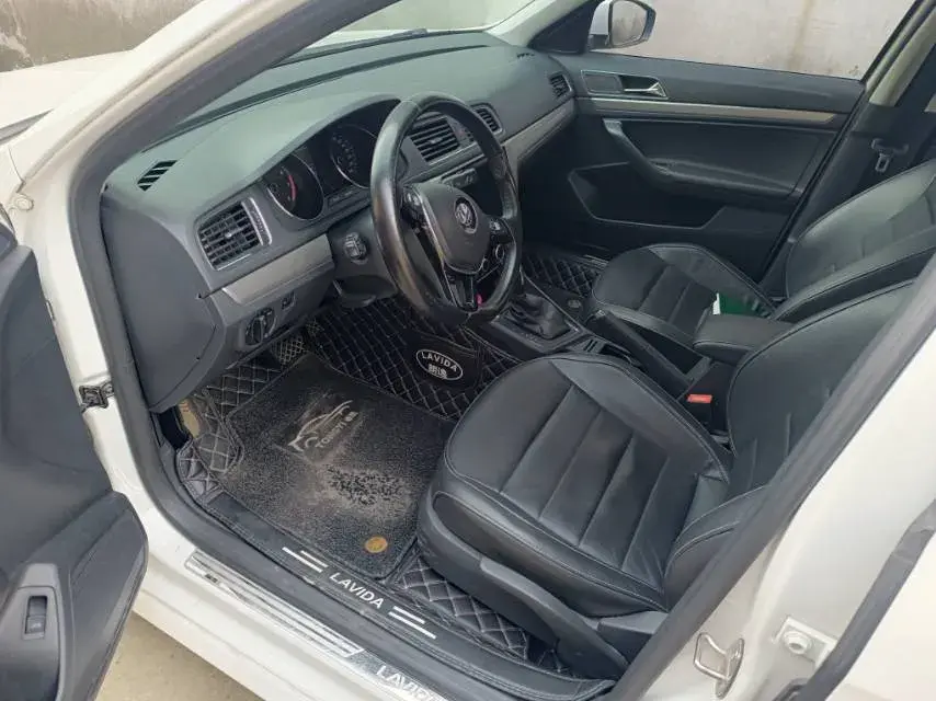 2017 VOLKSWAGEN LAVIDA thumbnail 4