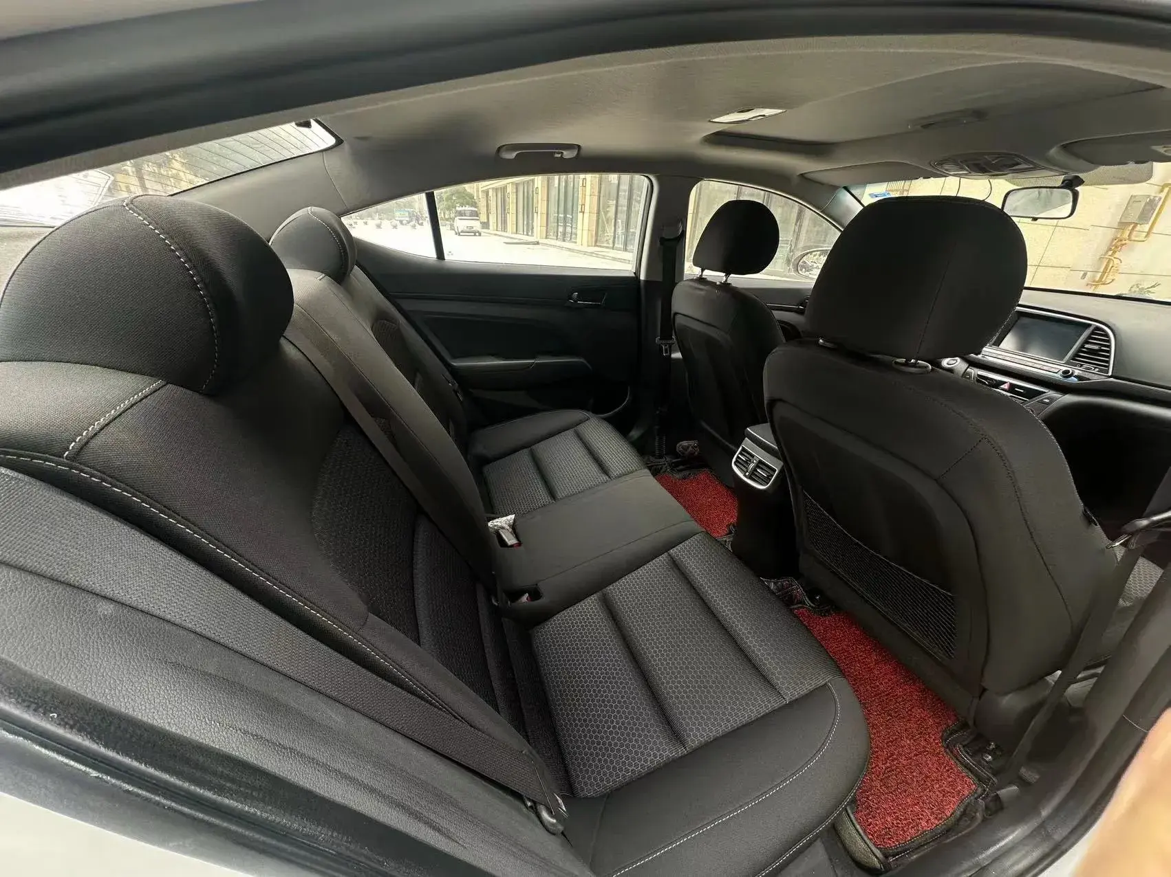 2018 HYUNDAI ELANTRA thumbnail 4