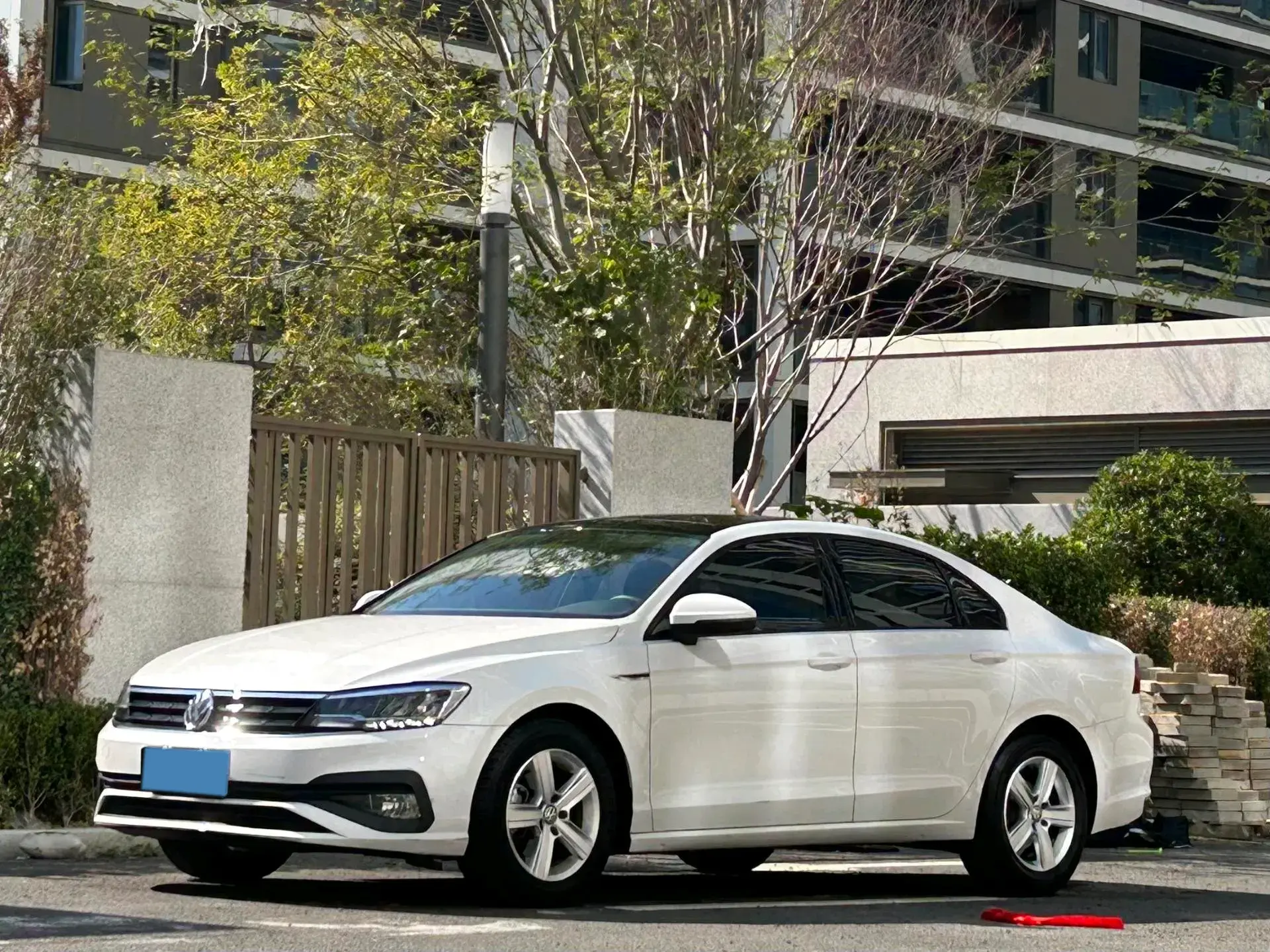 2021 VOLKSWAGEN LAMANDO view 1