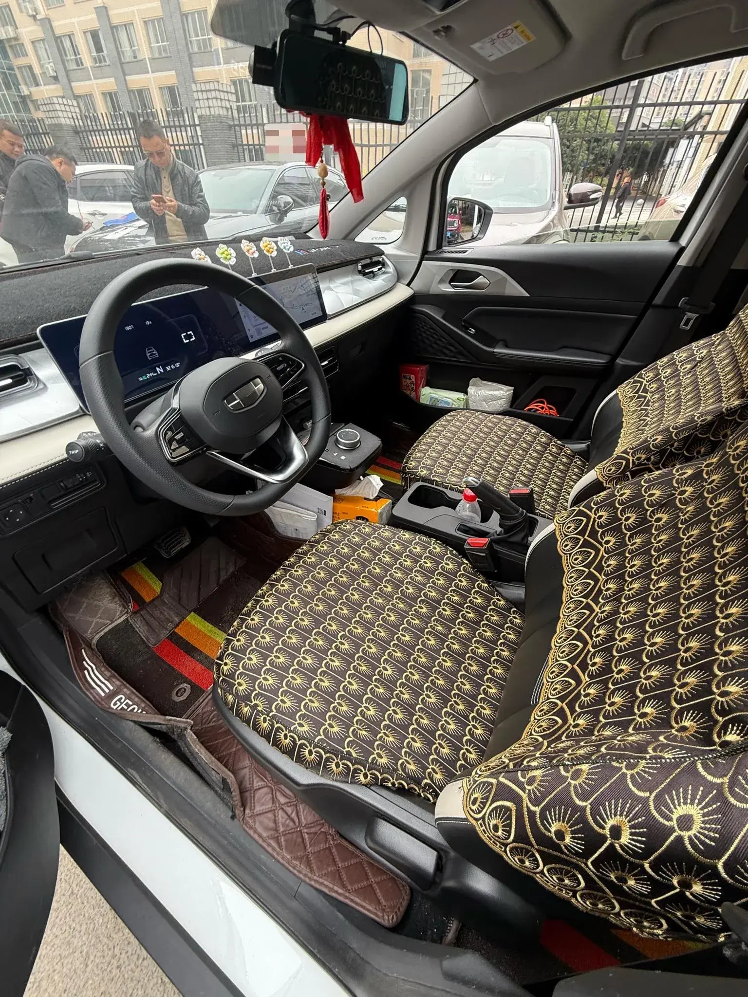 2022 GEOMETRY E thumbnail 4