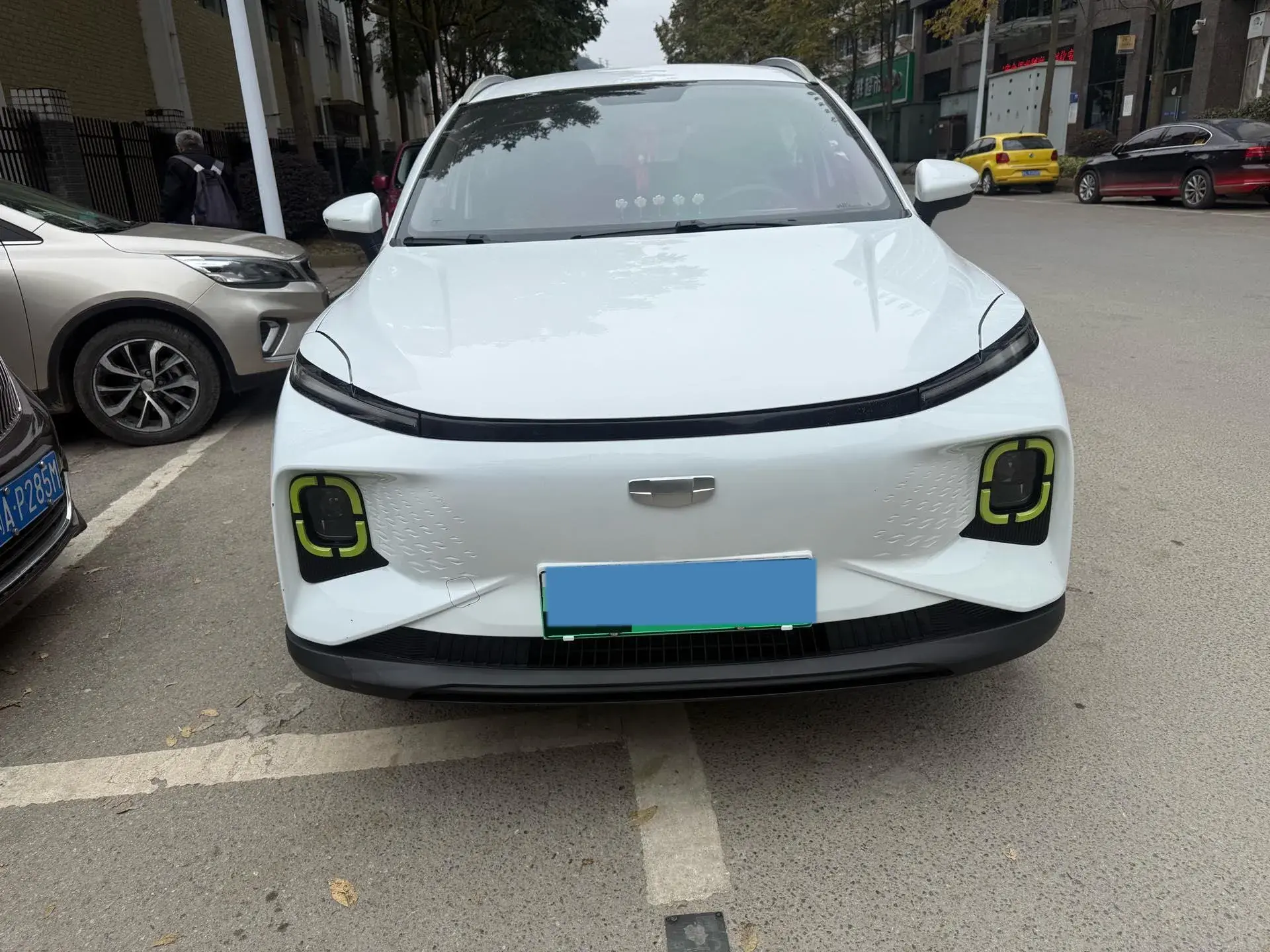 2022 GEOMETRY E thumbnail 3