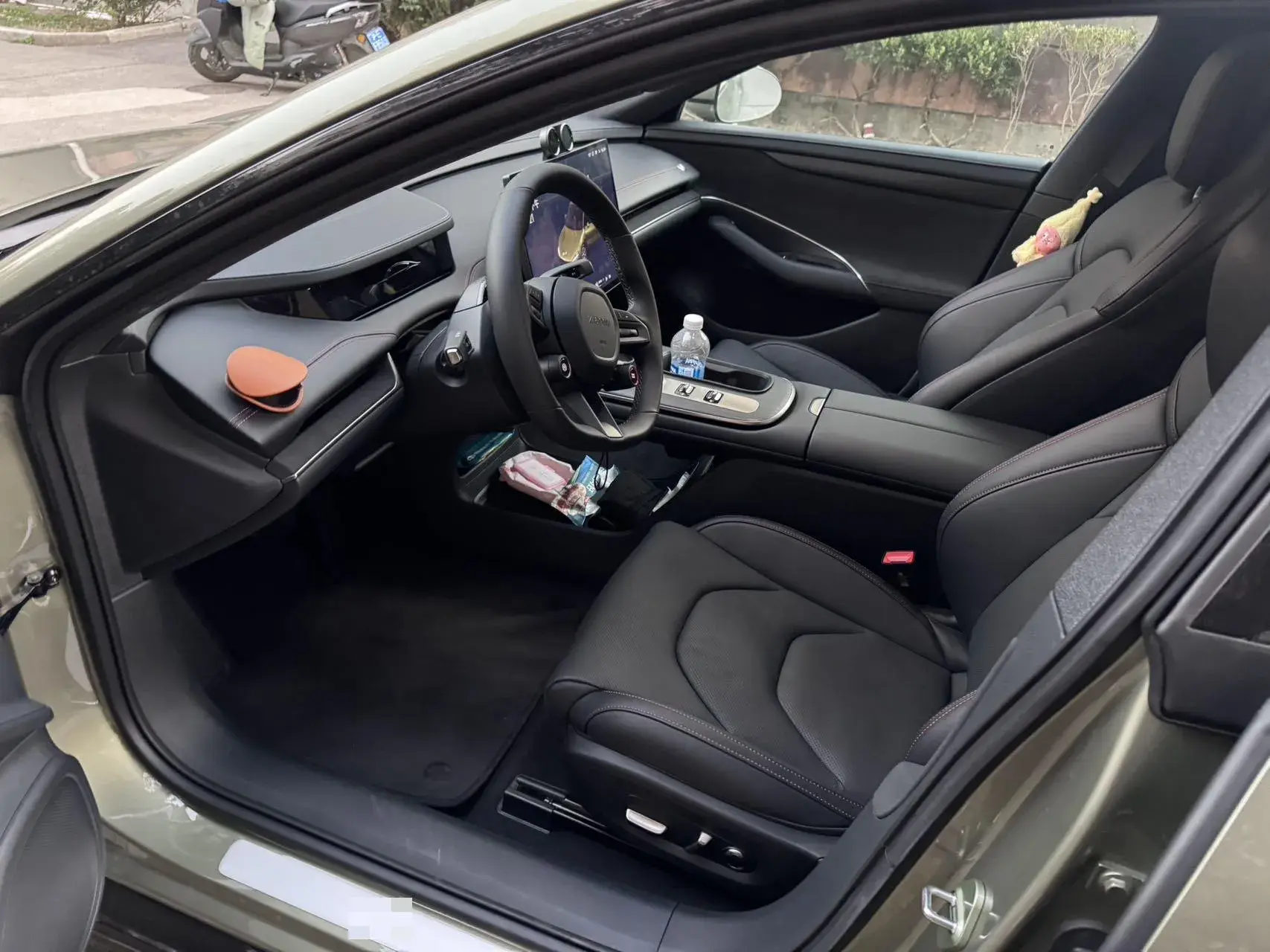 2024 MI SU7 thumbnail 3