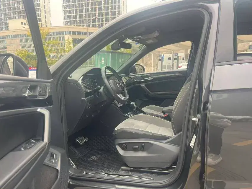 2022 VOLKSWAGEN TAYRON thumbnail 4