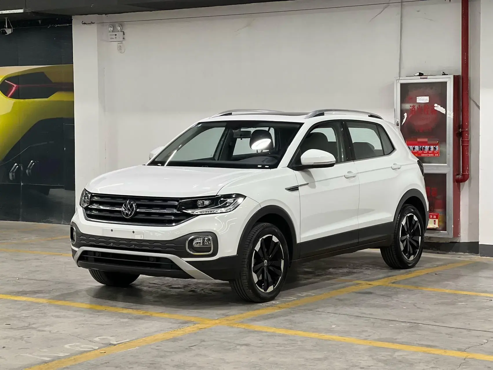 2021 VOLKSWAGEN TACQUA view 1