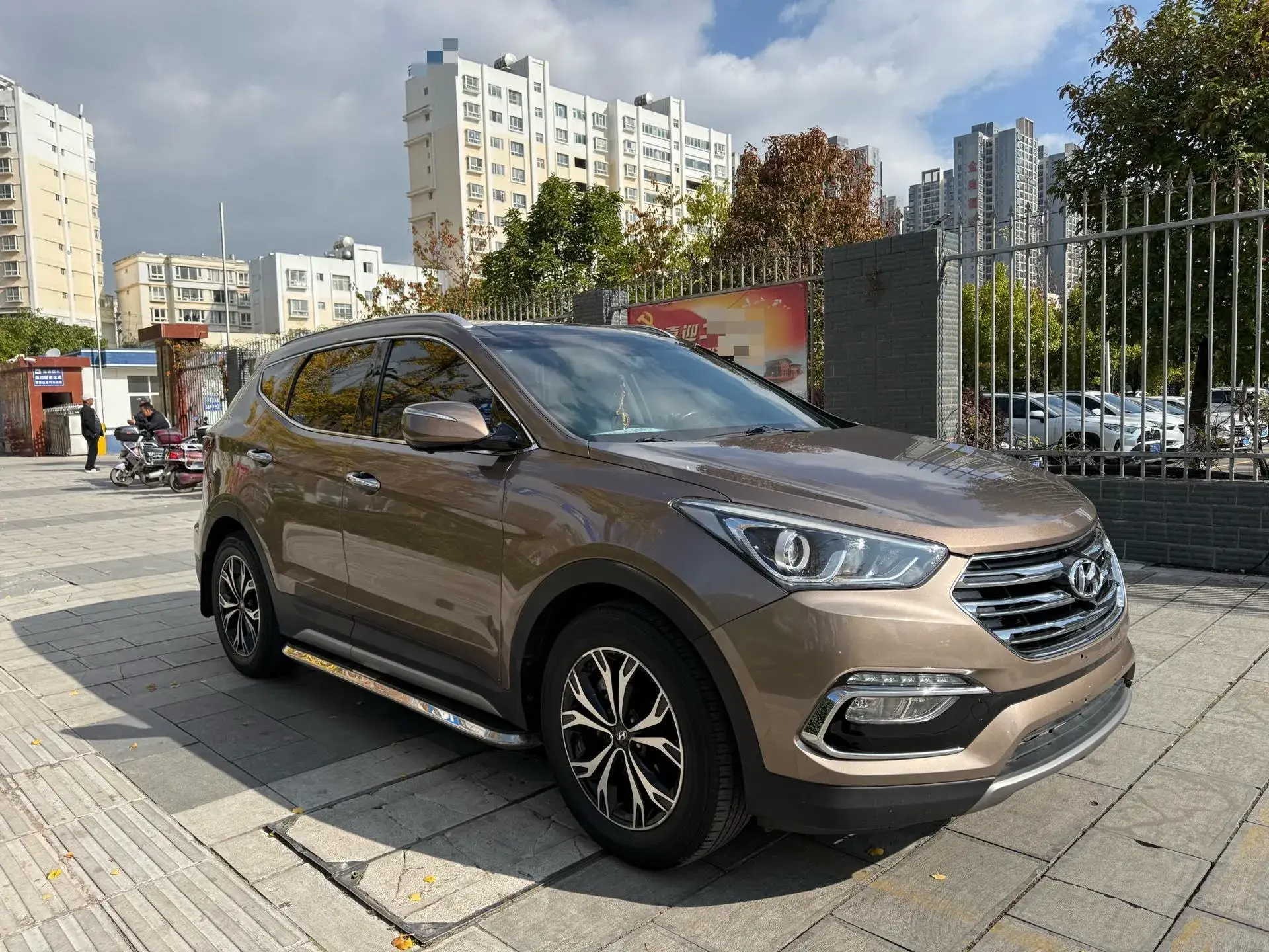 2017 HYUNDAI SANTAFE thumbnail 3