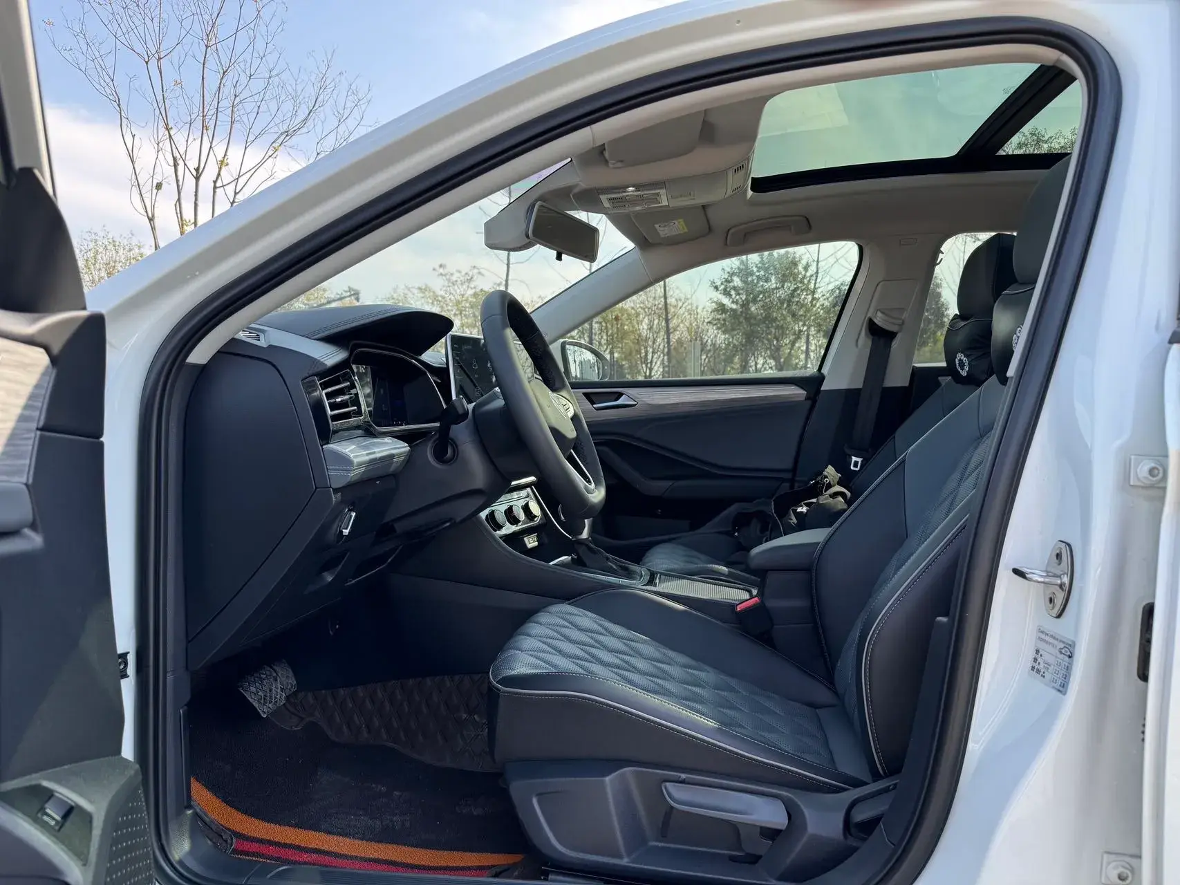 2024 VOLKSWAGEN SAGITAR thumbnail 4