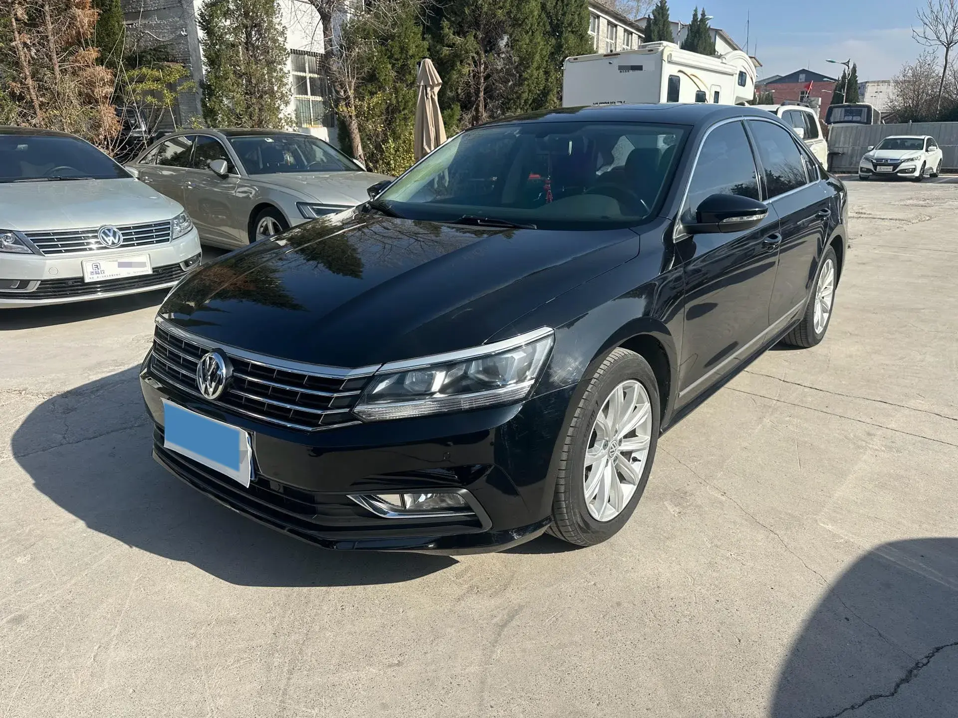 2017 VOLKSWAGEN PASSAT view 1