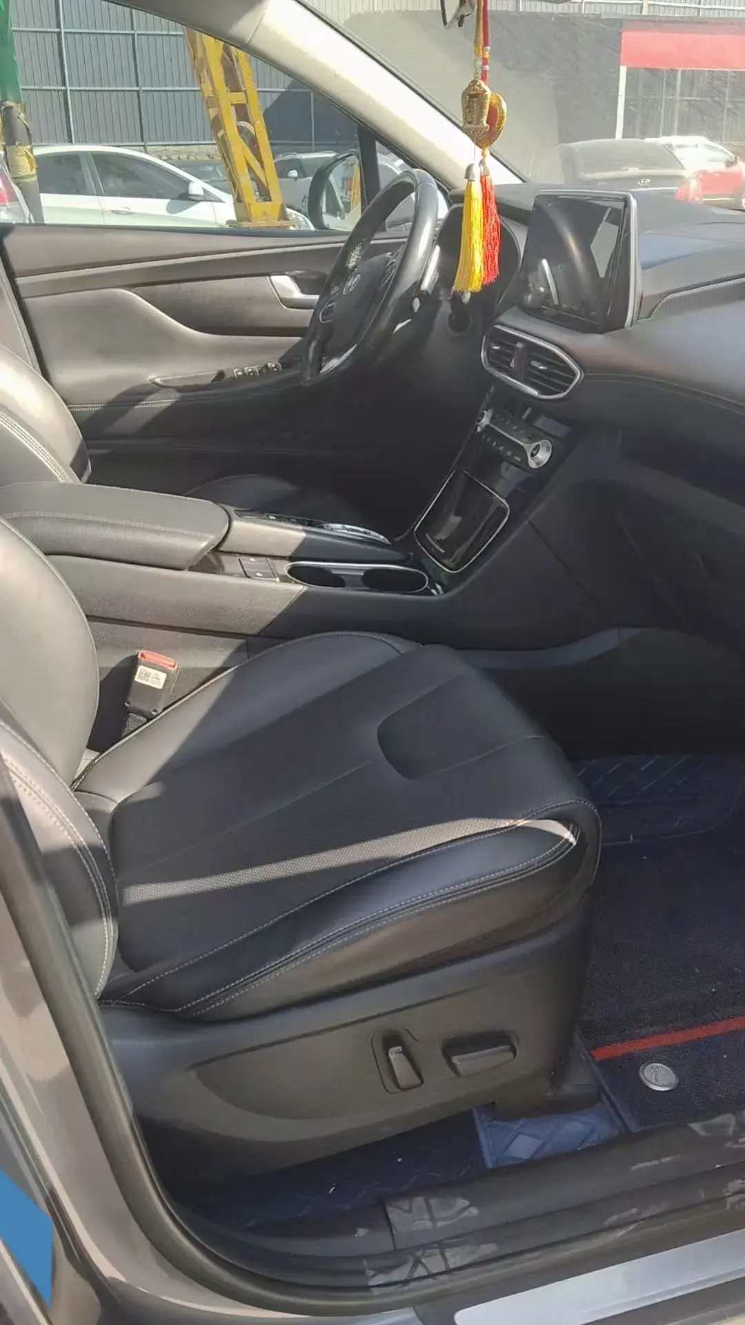 2019 HYUNDAI SANTAFE thumbnail 3