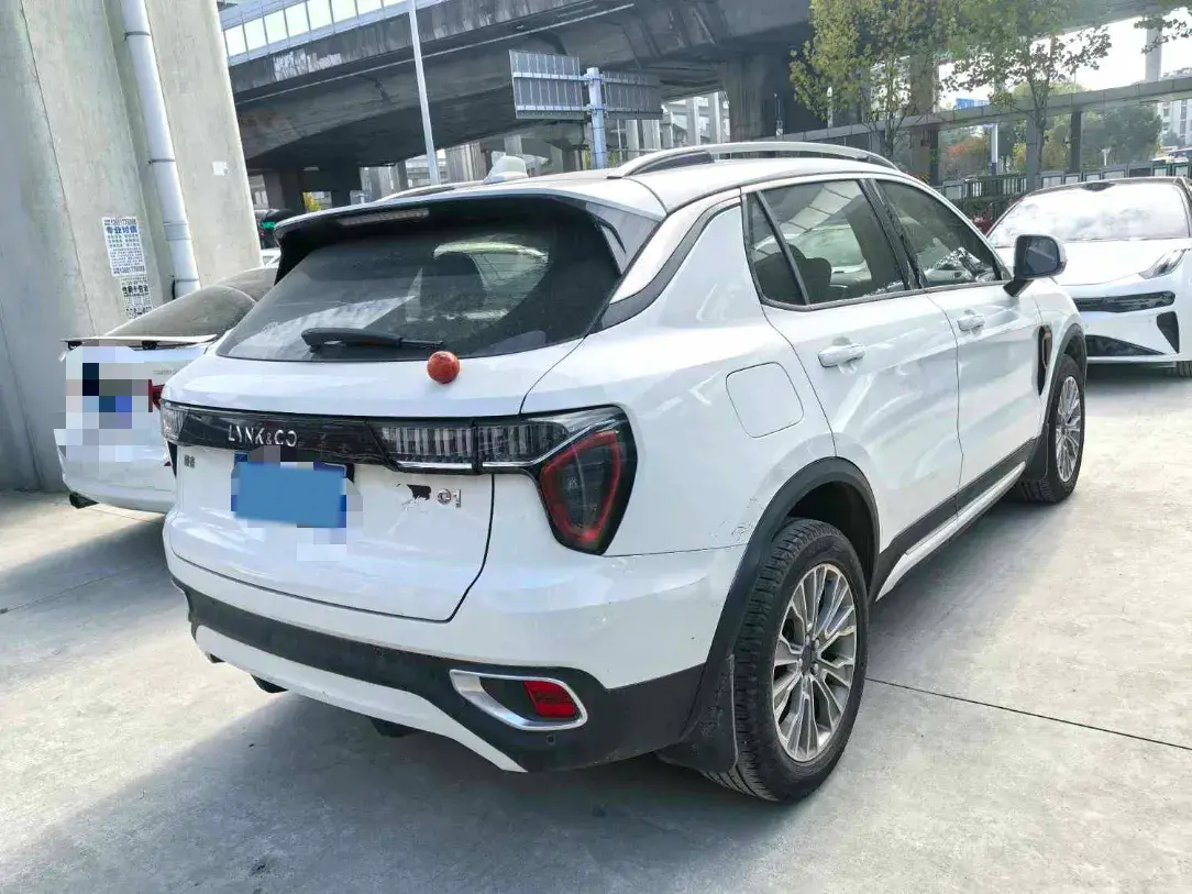 2018 LYNK&CO 01 thumbnail 3