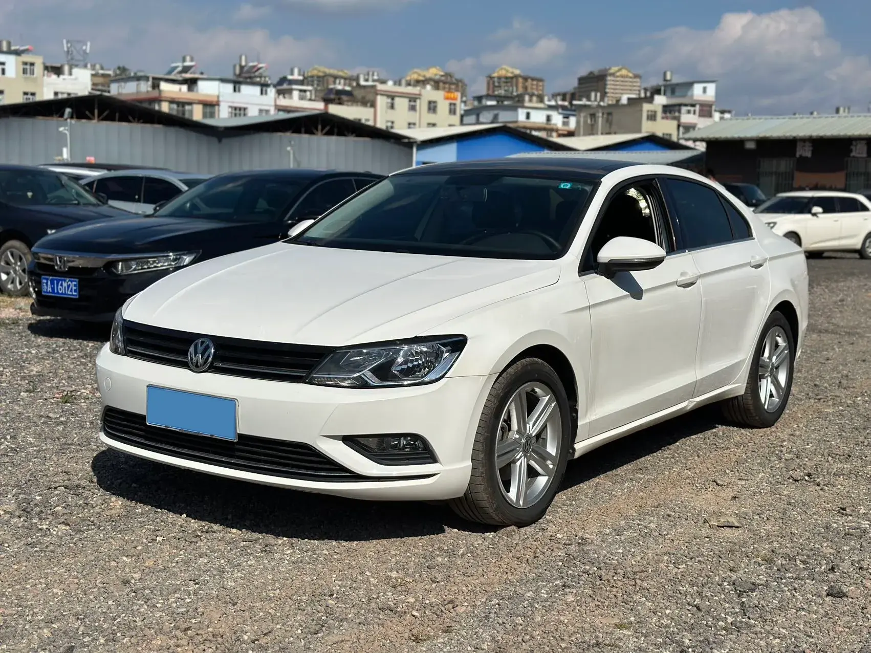 2018 VOLKSWAGEN LAMANDO view 1