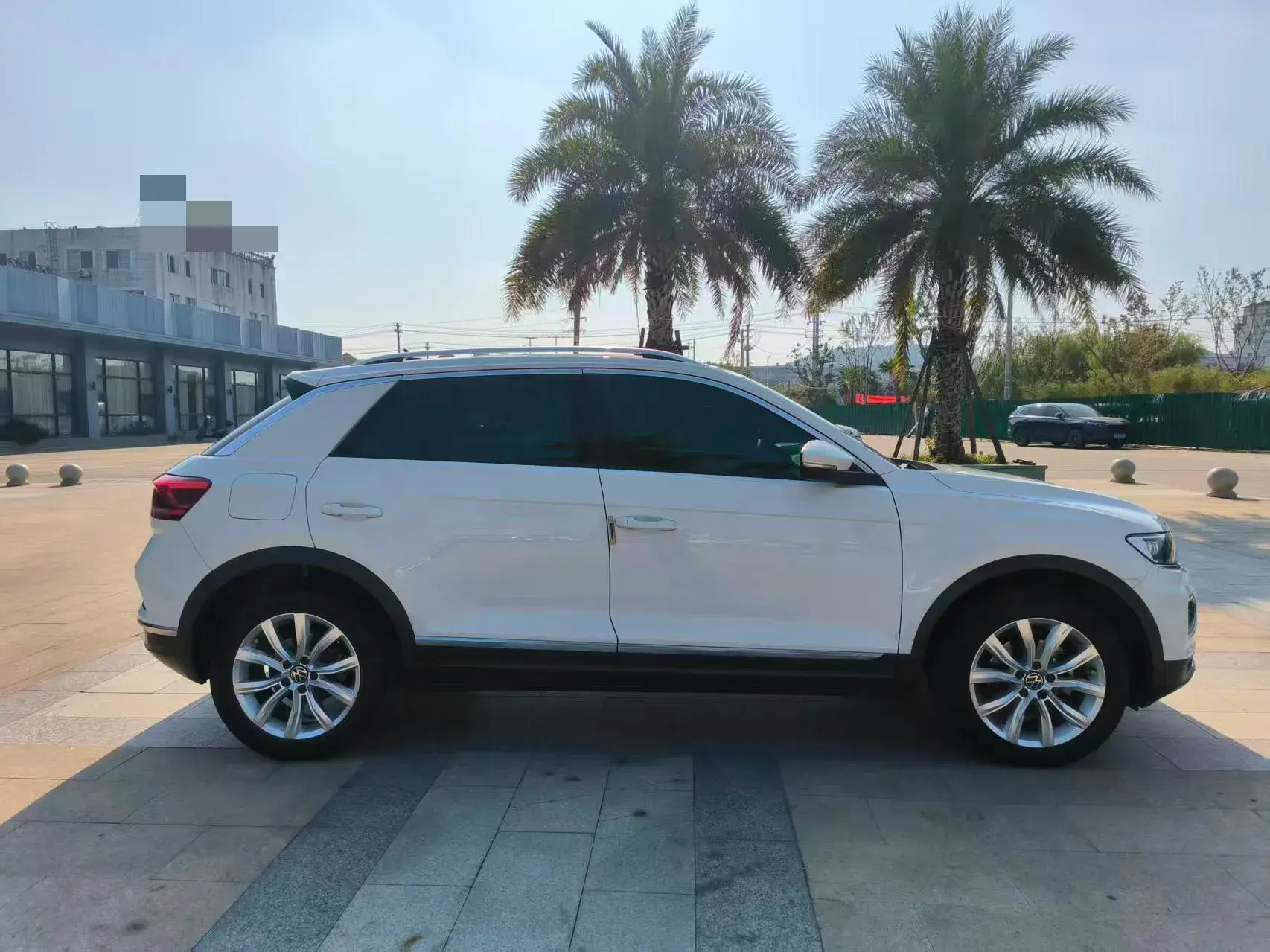2022 VOLKSWAGEN T-ROC thumbnail 4