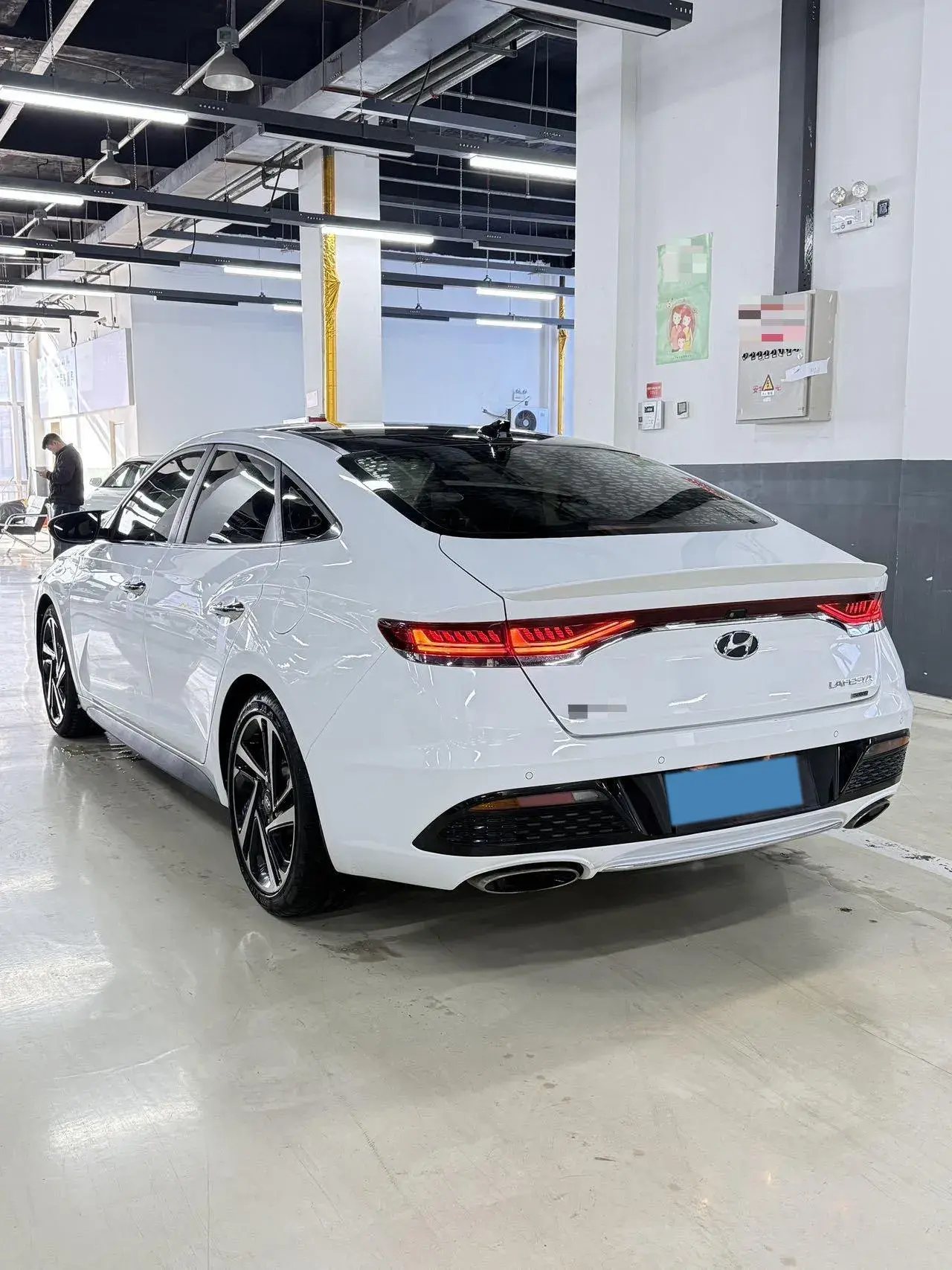 2019 HYUNDAI LA thumbnail 3