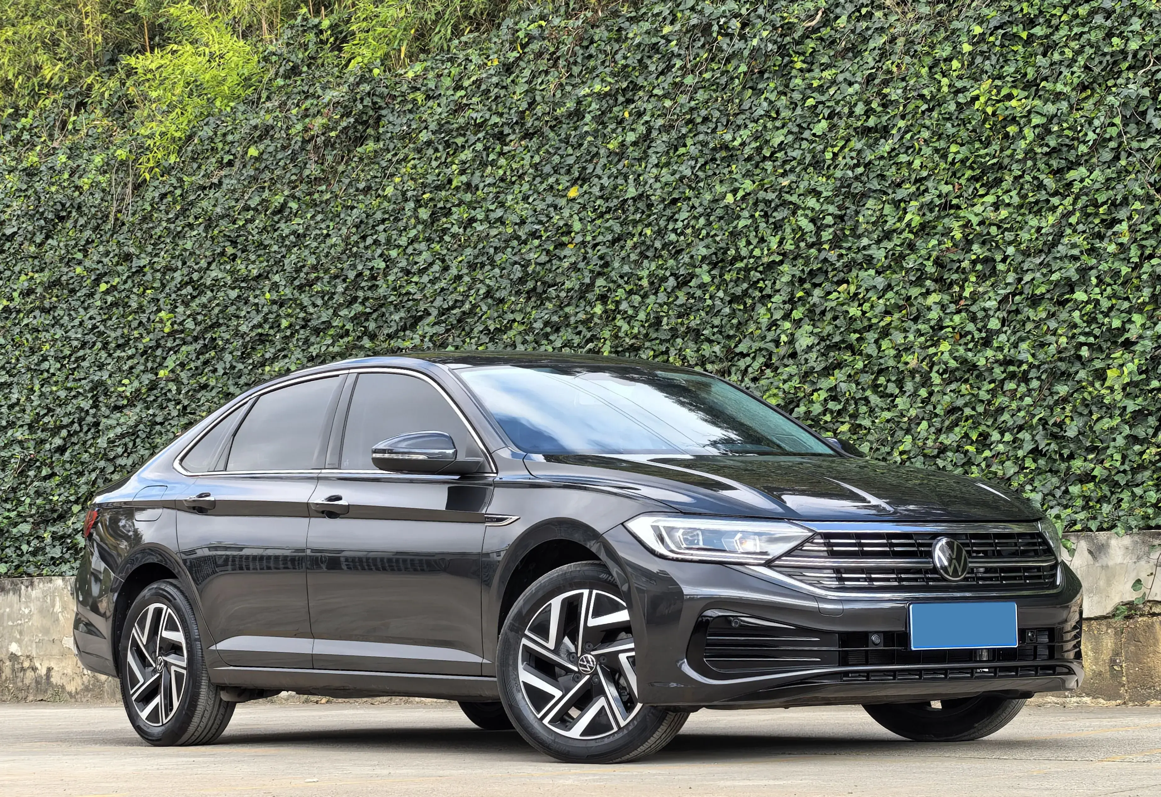 2023 VOLKSWAGEN SAGITAR thumbnail 3