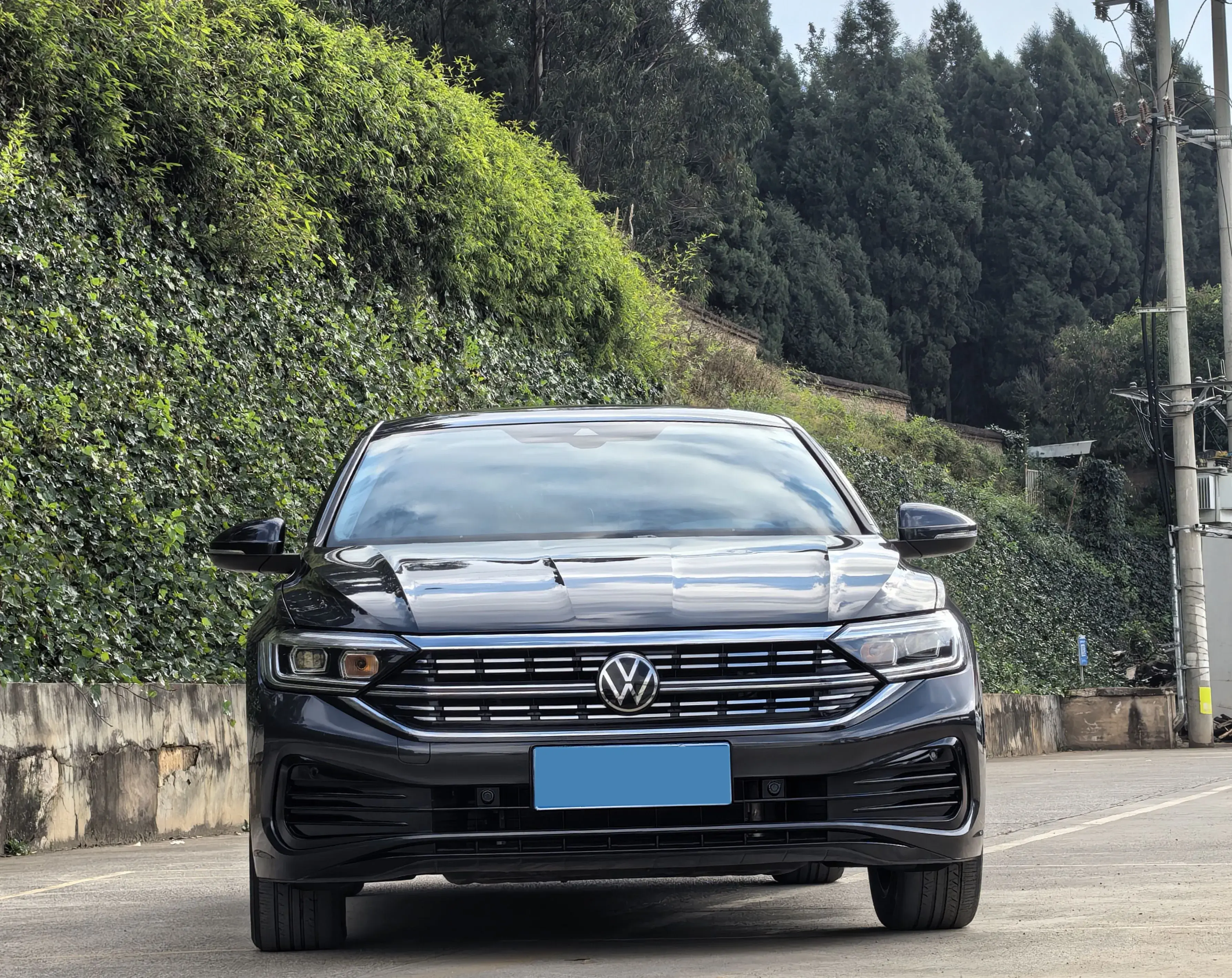 2023 VOLKSWAGEN SAGITAR thumbnail 2