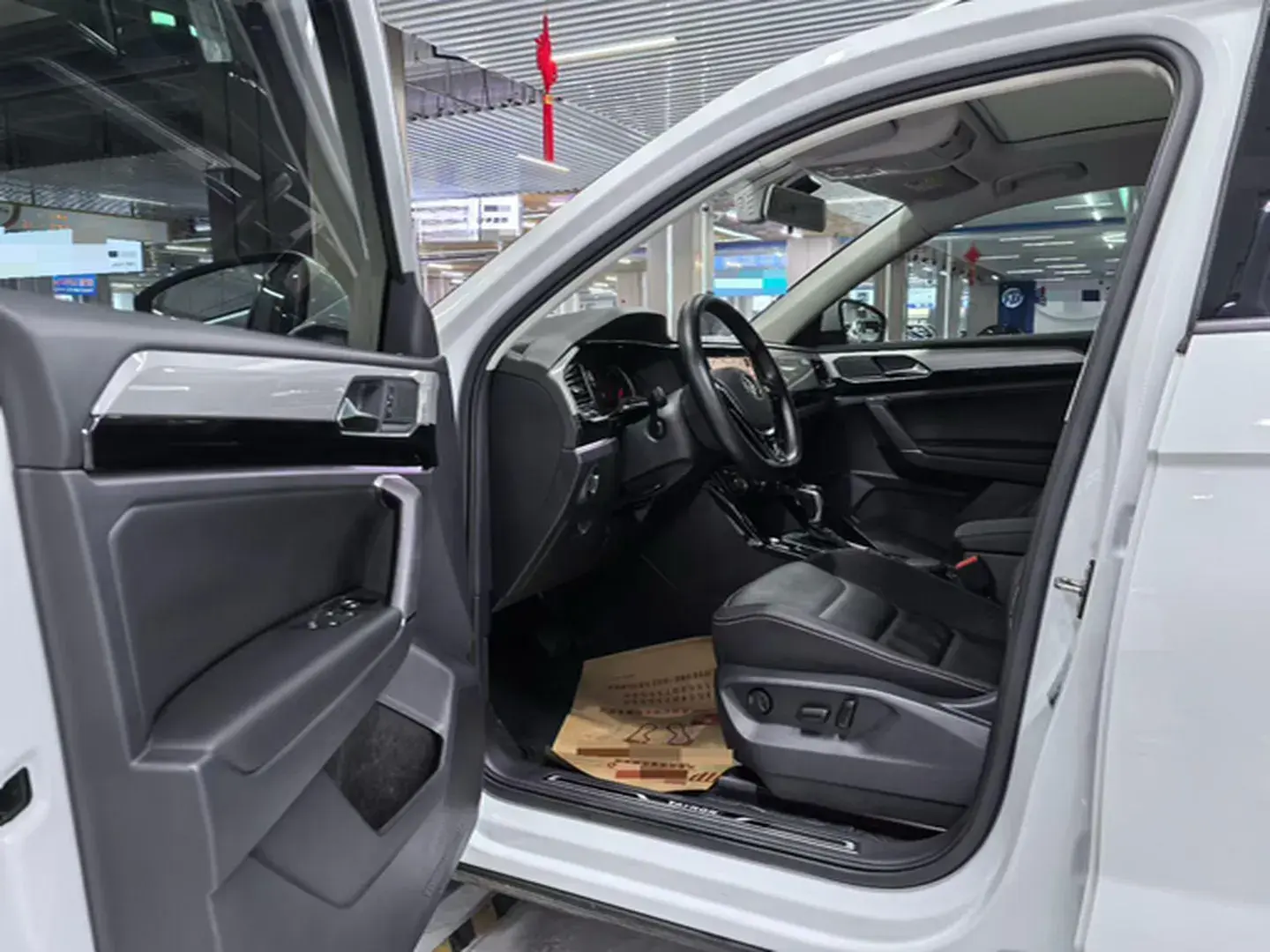 2019 VOLKSWAGEN TAYRON thumbnail 3