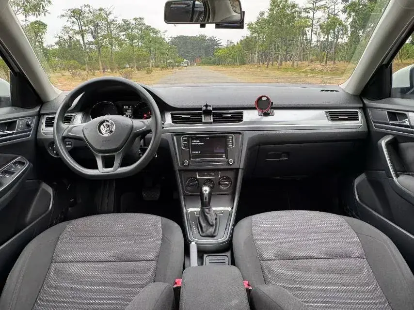 2019 VOLKSWAGEN BORA thumbnail 3