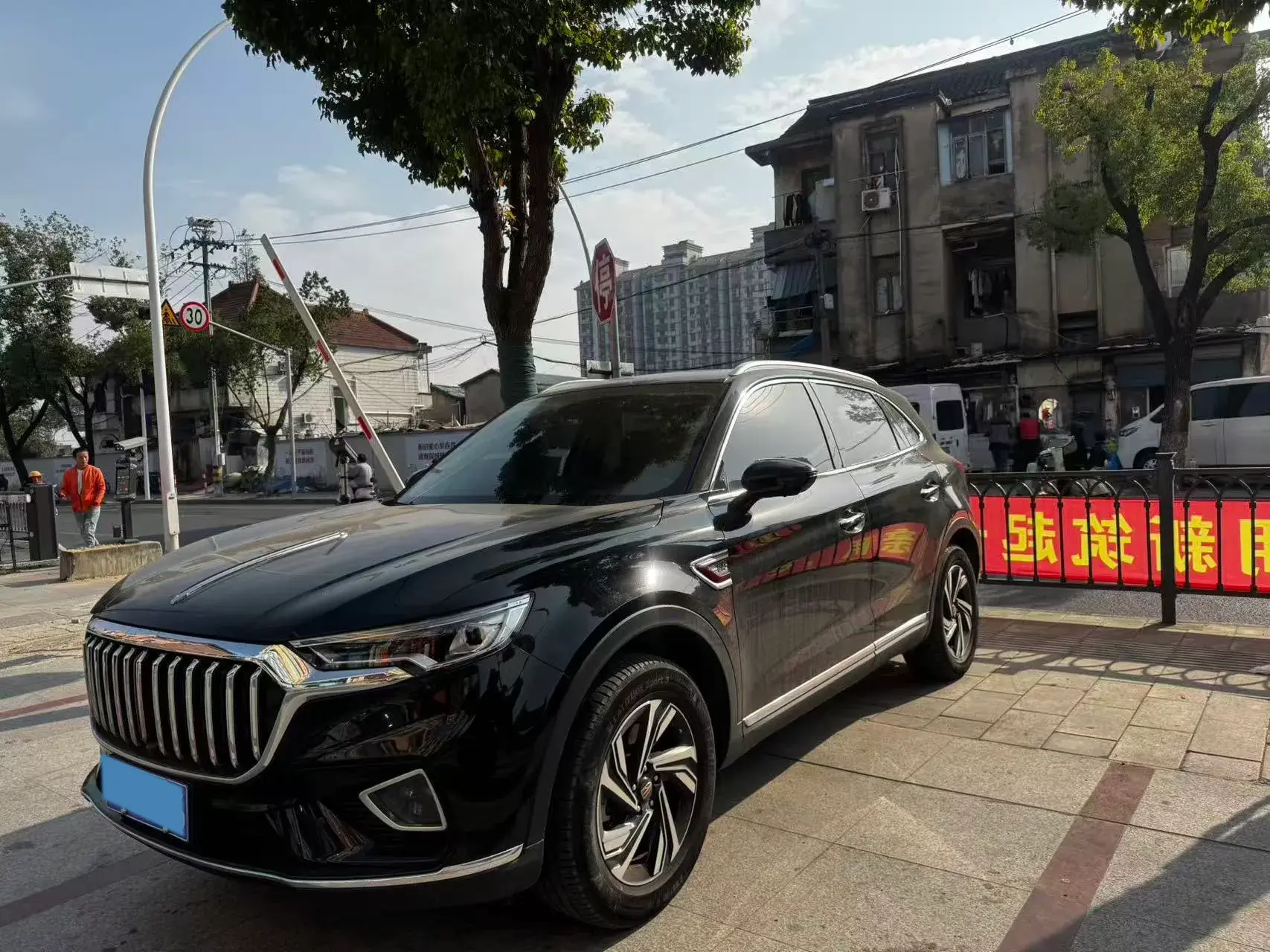 2022 HONGQI HS5 view 1