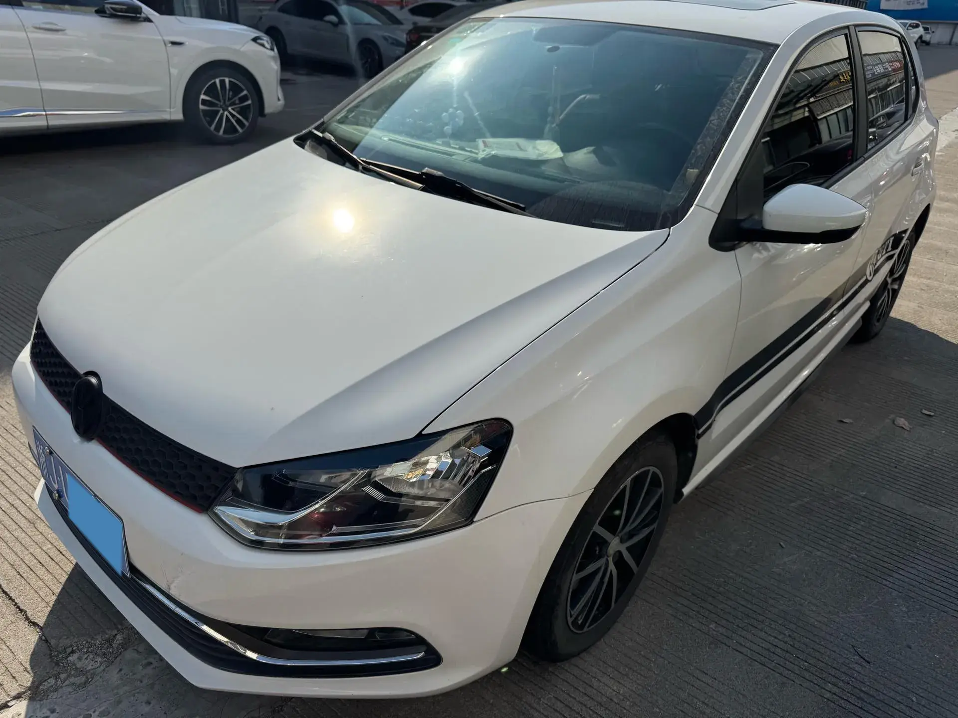 2018 VOLKSWAGEN POLO view 1