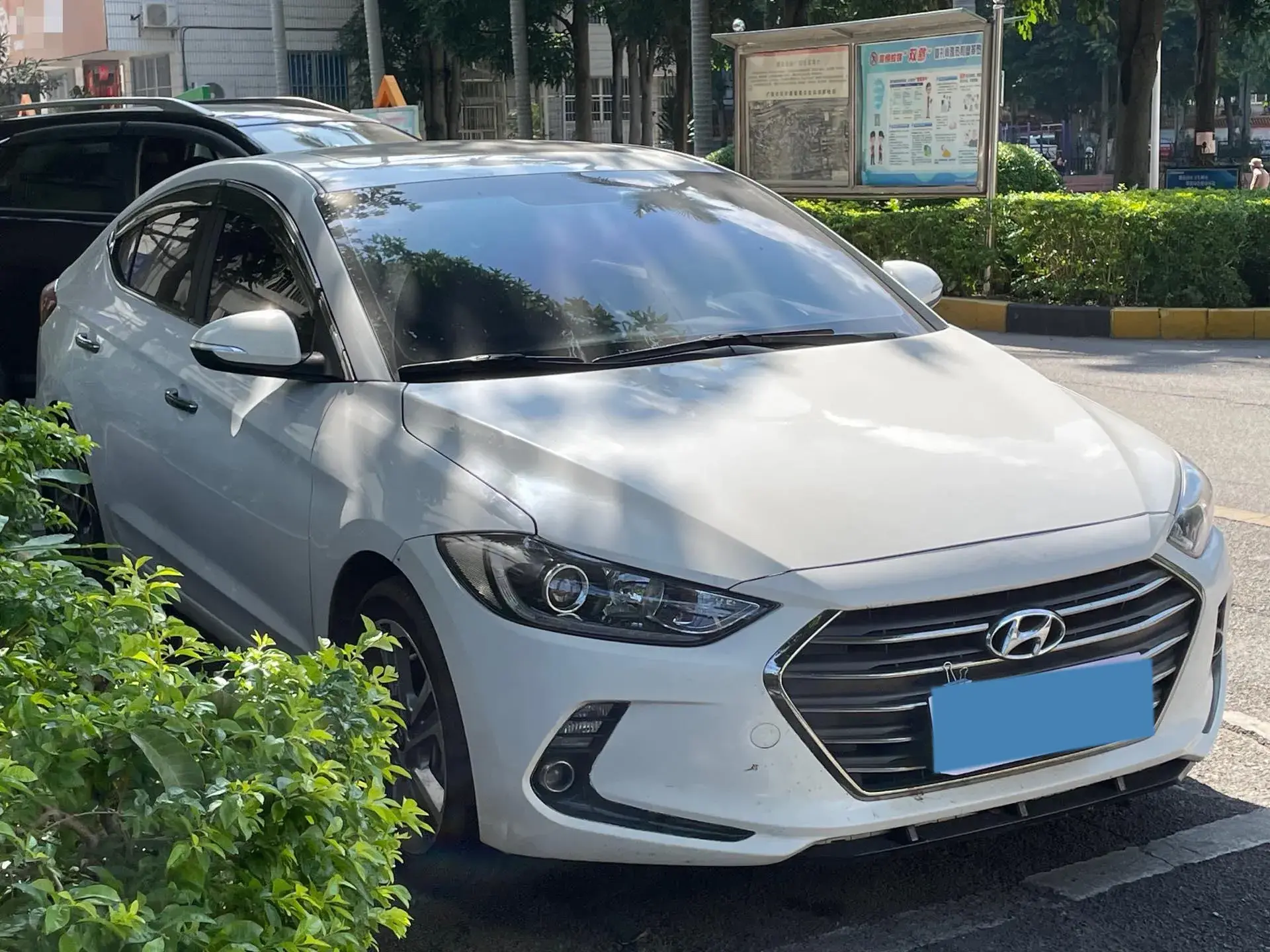 2016 HYUNDAI ELANTRA thumbnail 2