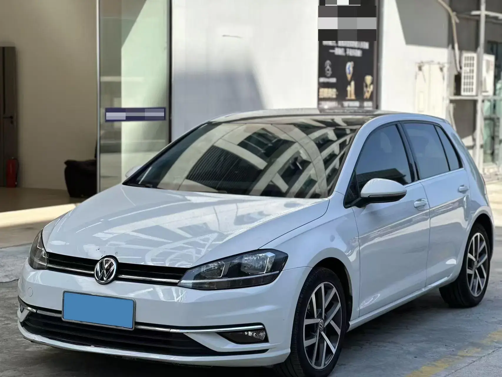 2020 VOLKSWAGEN GOLF view 1