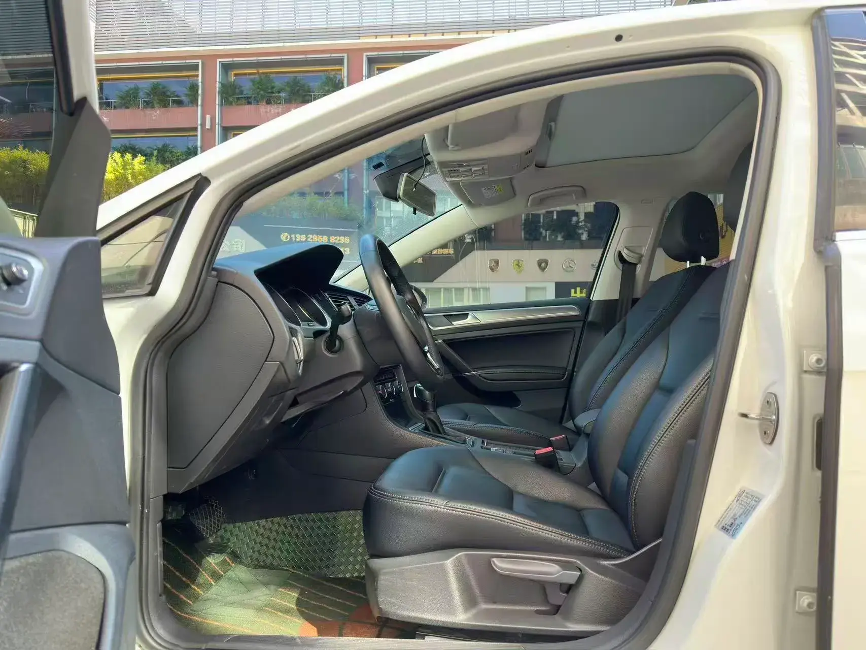 2020 VOLKSWAGEN GOLF thumbnail 4