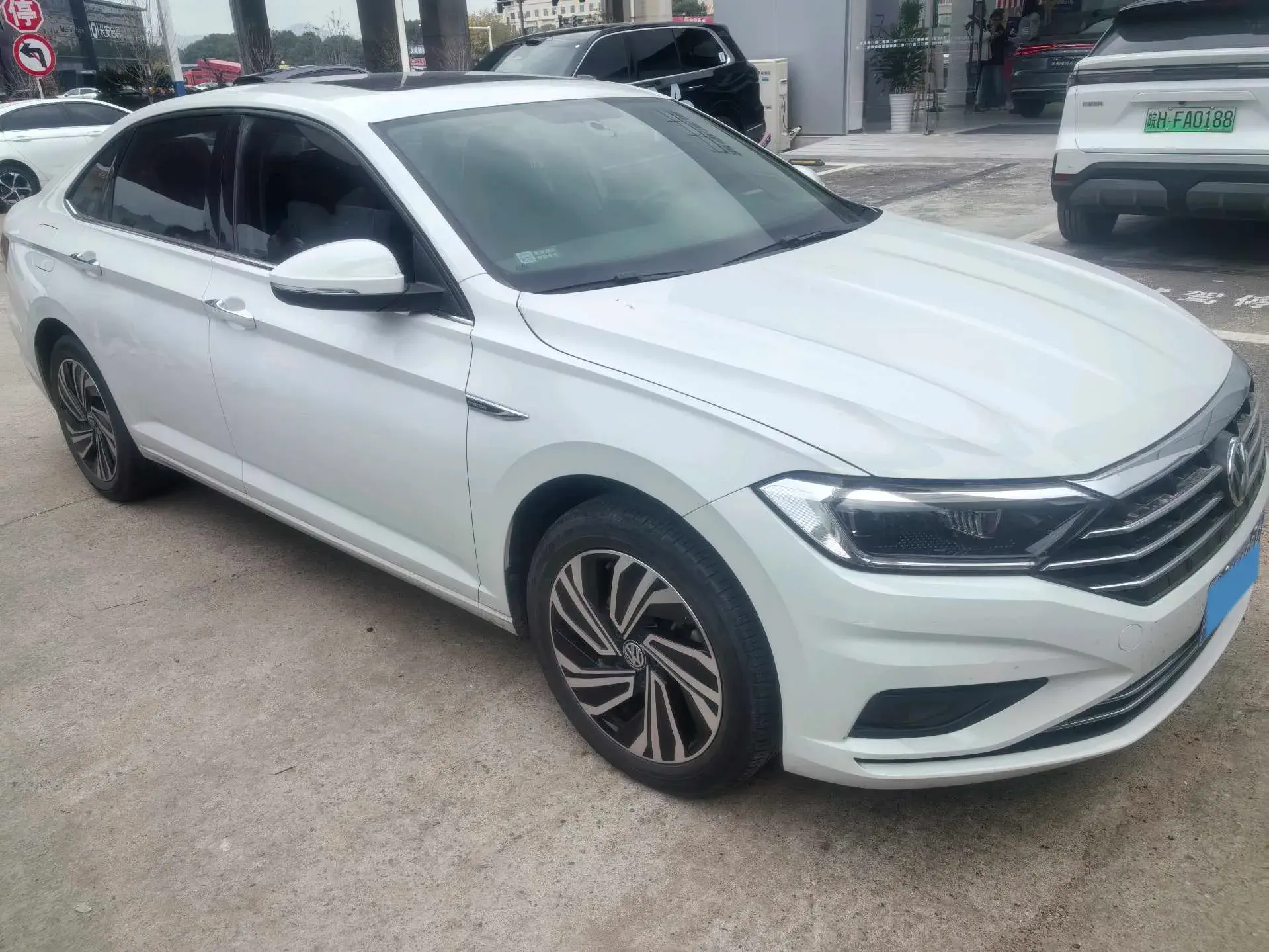 2021 VOLKSWAGEN SAGITAR thumbnail 3