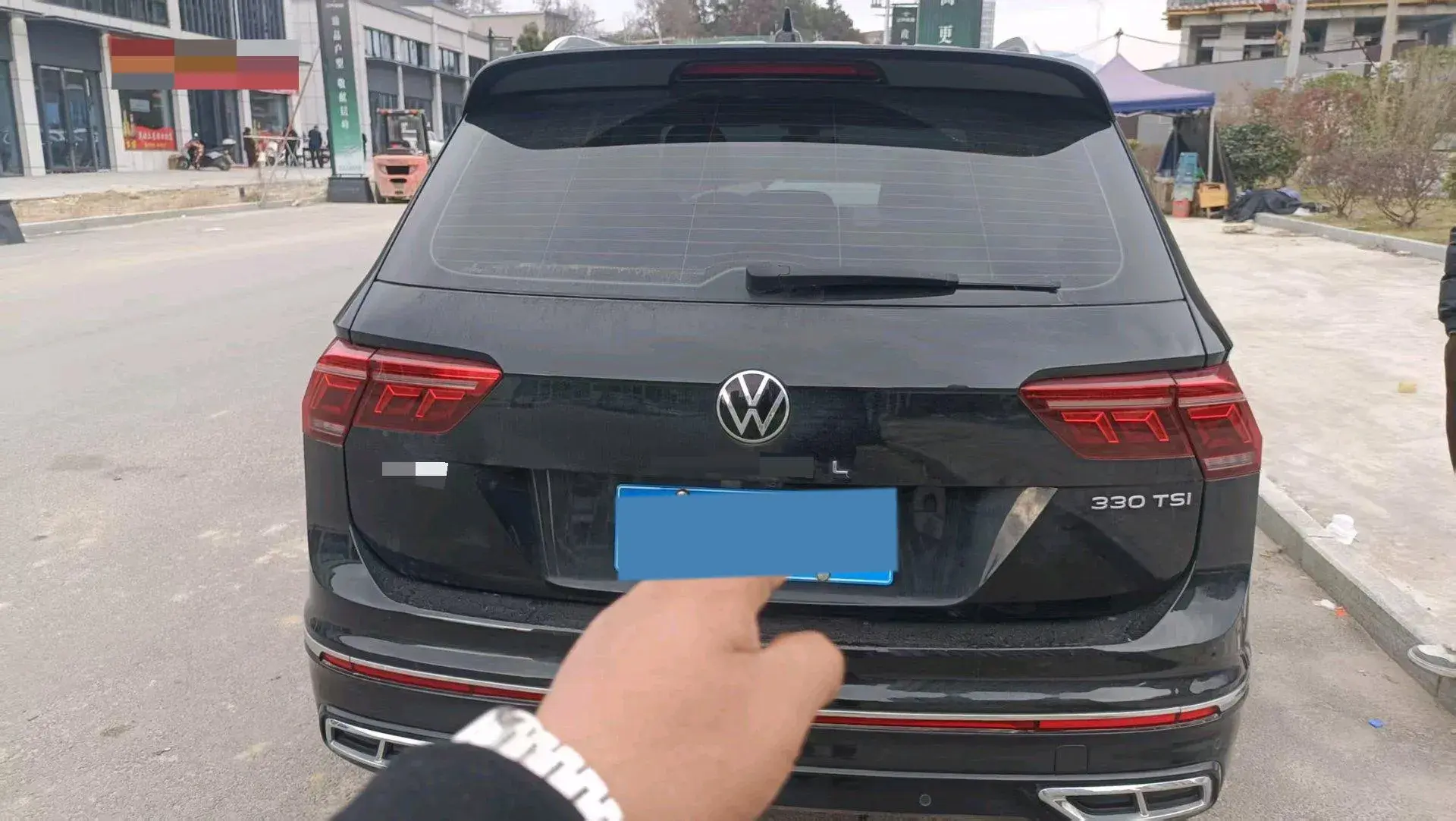 2024 VOLKSWAGEN TIGUAN thumbnail 3